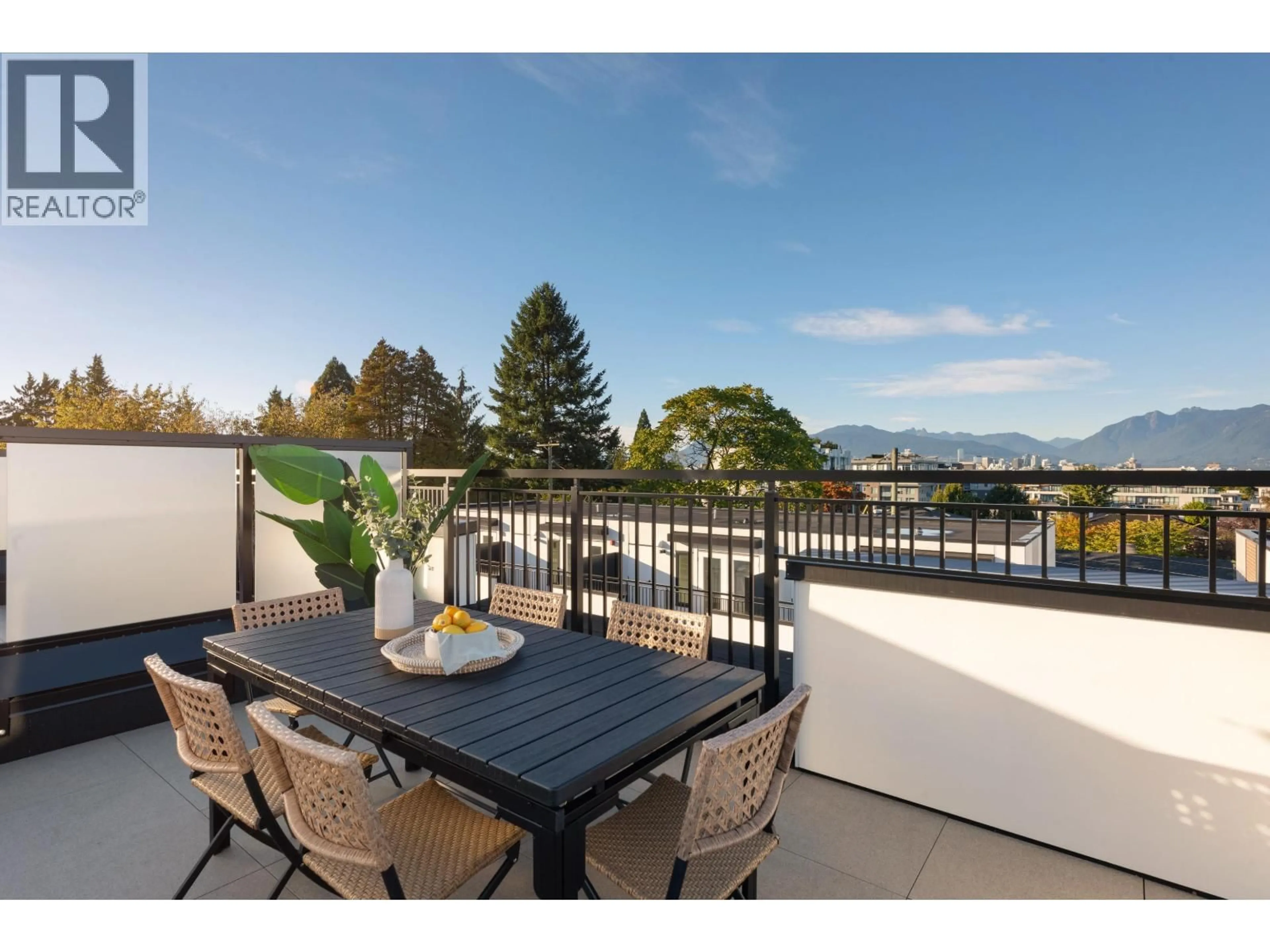 Patio, water/lake/river/ocean view for 264 - 479 28TH AVENUE, Vancouver British Columbia V5Y0P2