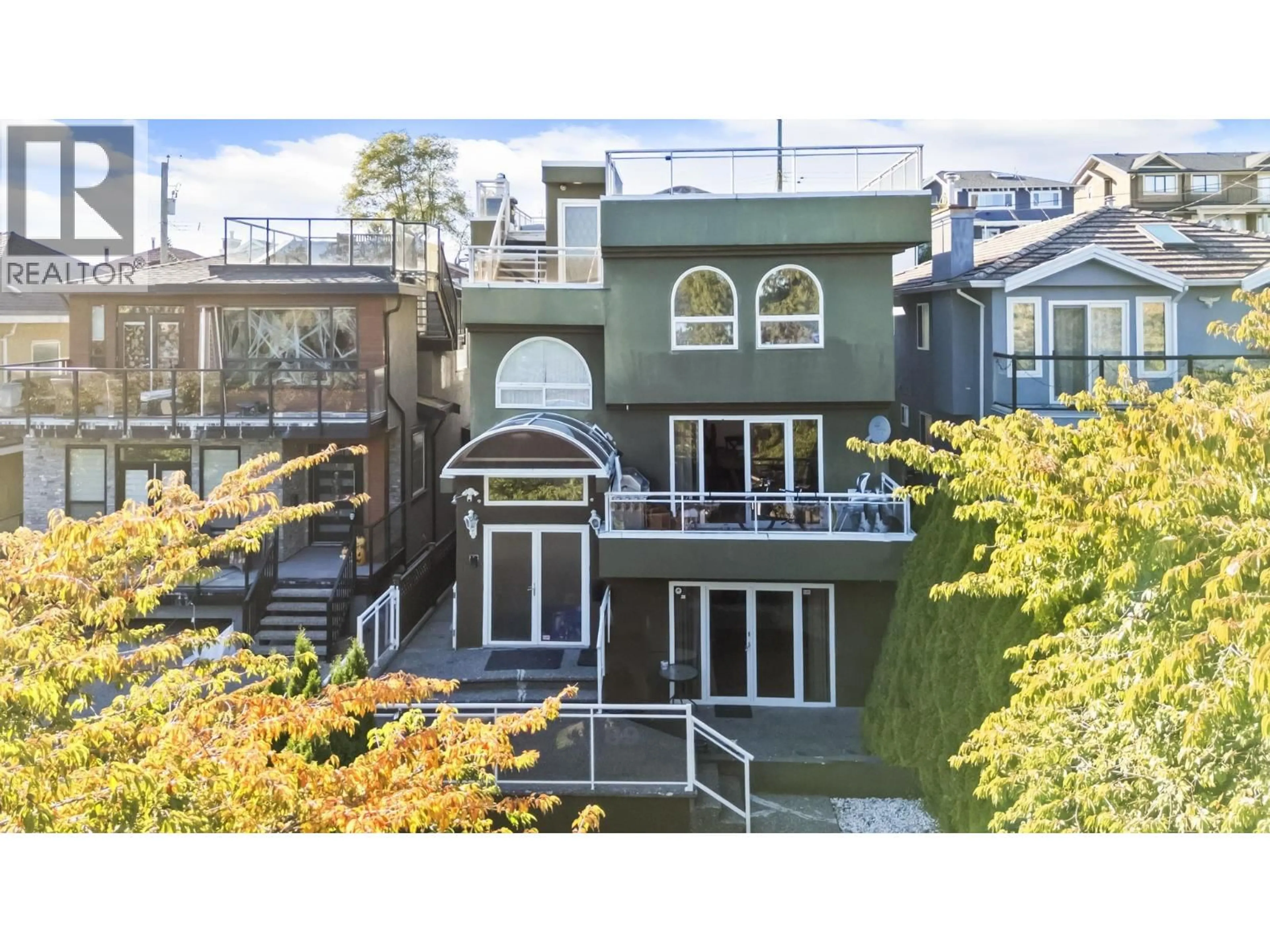 A pic from outside/outdoor area/front of a property/back of a property/a pic from drone, unknown for 89 ELLESMERE AVENUE, Burnaby British Columbia V5B3S5