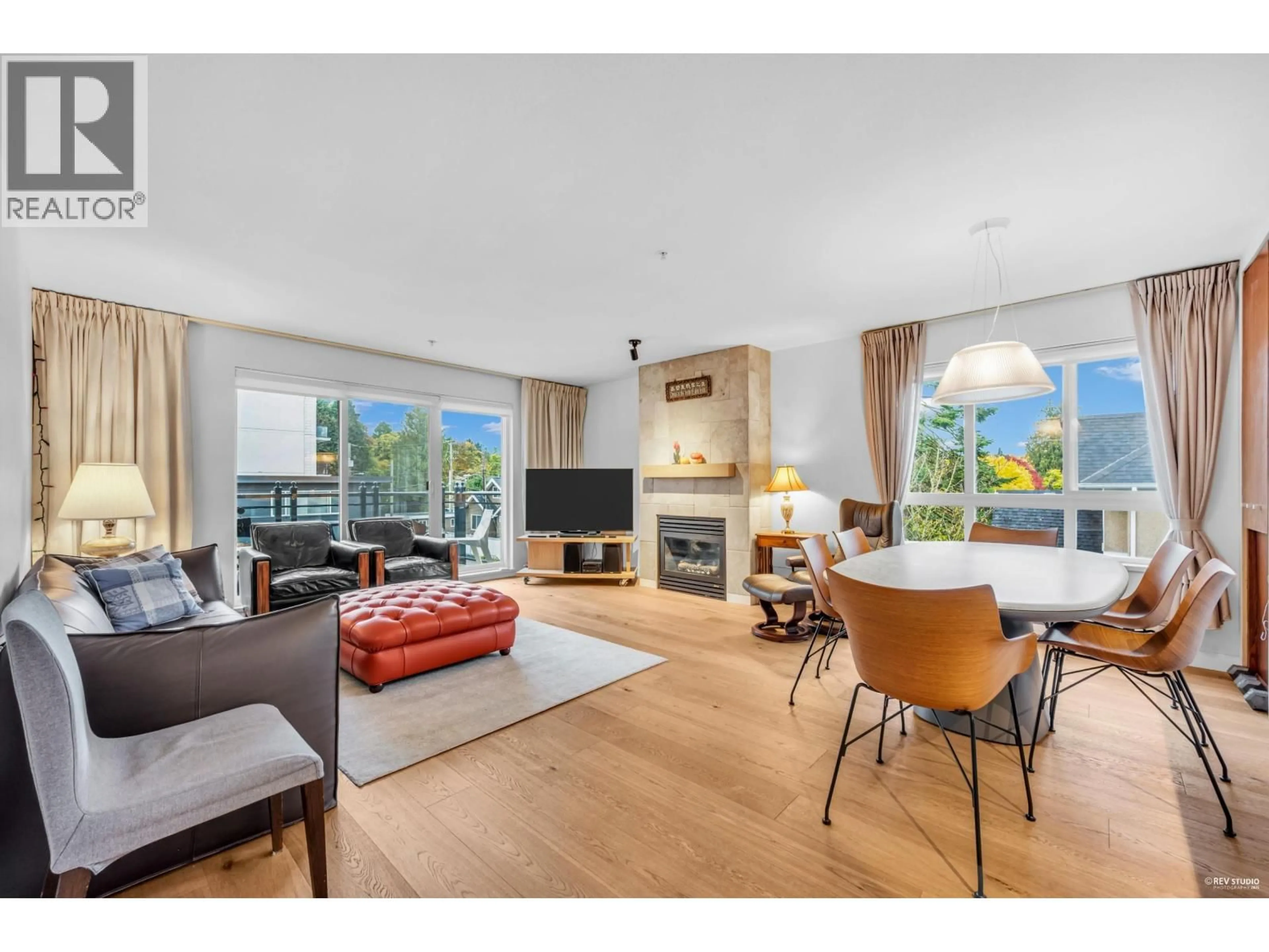 Living room with furniture, unknown for 301 - 2096 W 46TH AVENUE, Vancouver British Columbia V6M2K9