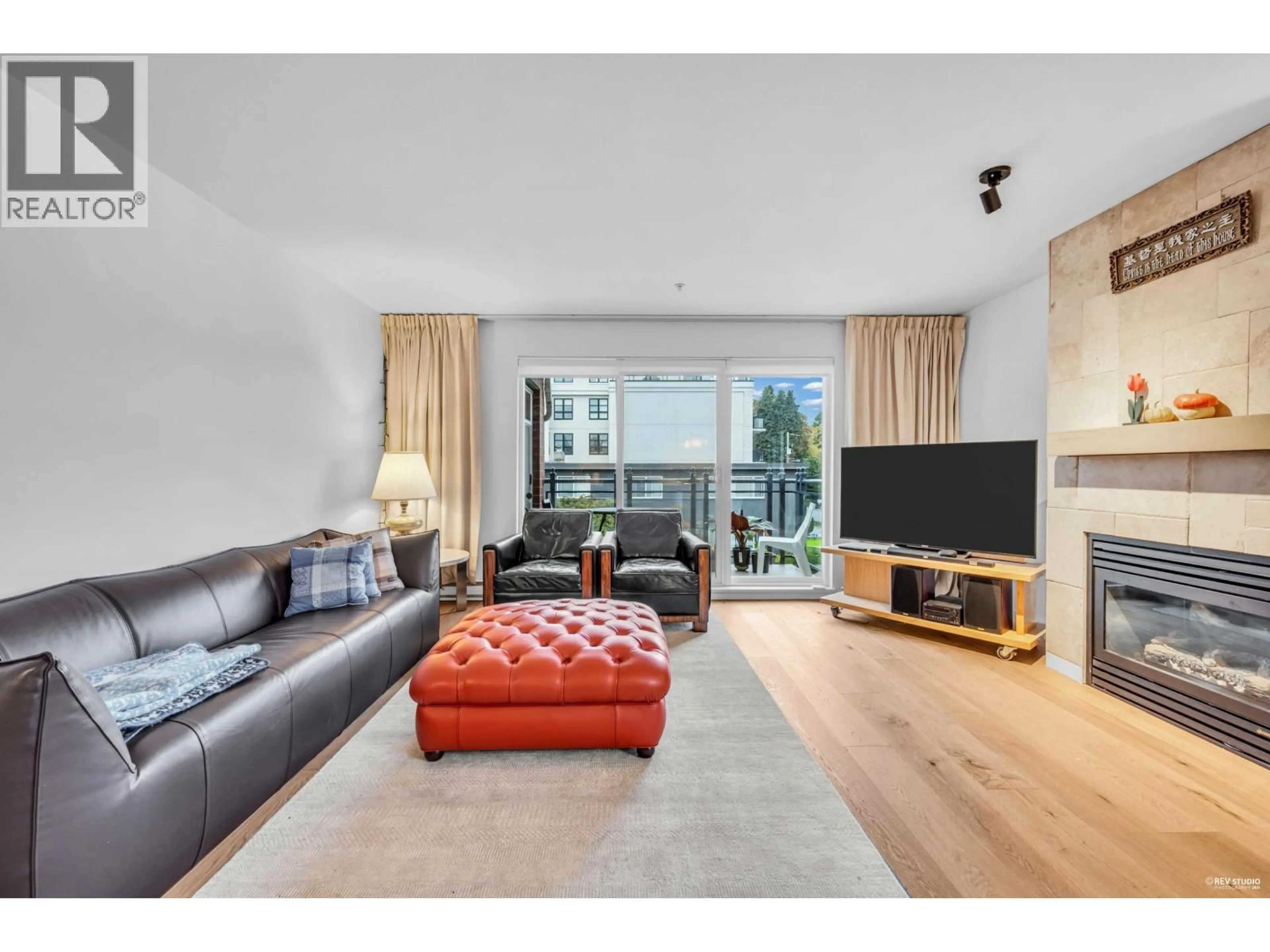 Living room with furniture, unknown for 301 - 2096 W 46TH AVENUE, Vancouver British Columbia V6M2K9