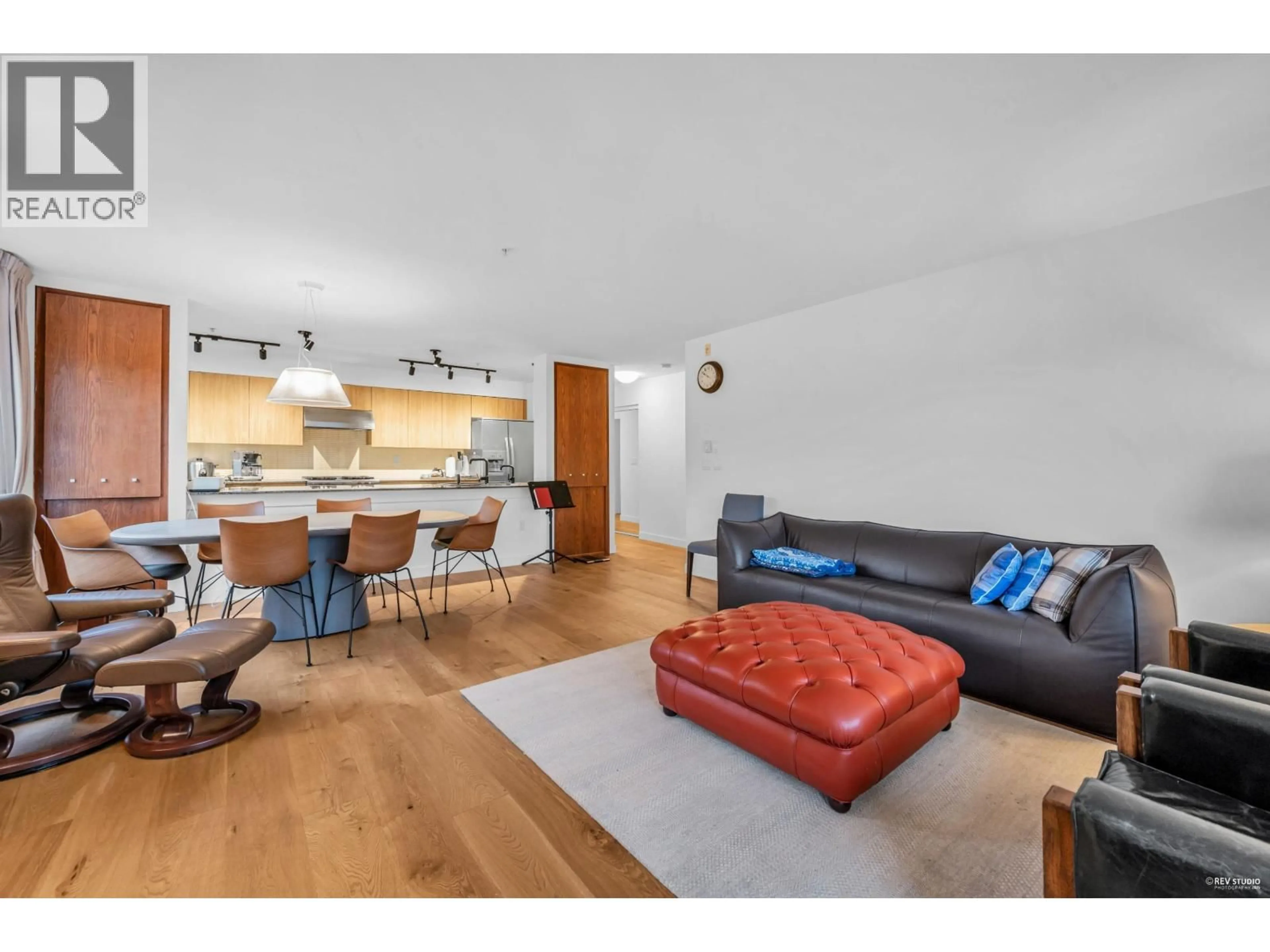 Living room with furniture, wood/laminate floor for 301 - 2096 W 46TH AVENUE, Vancouver British Columbia V6M2K9