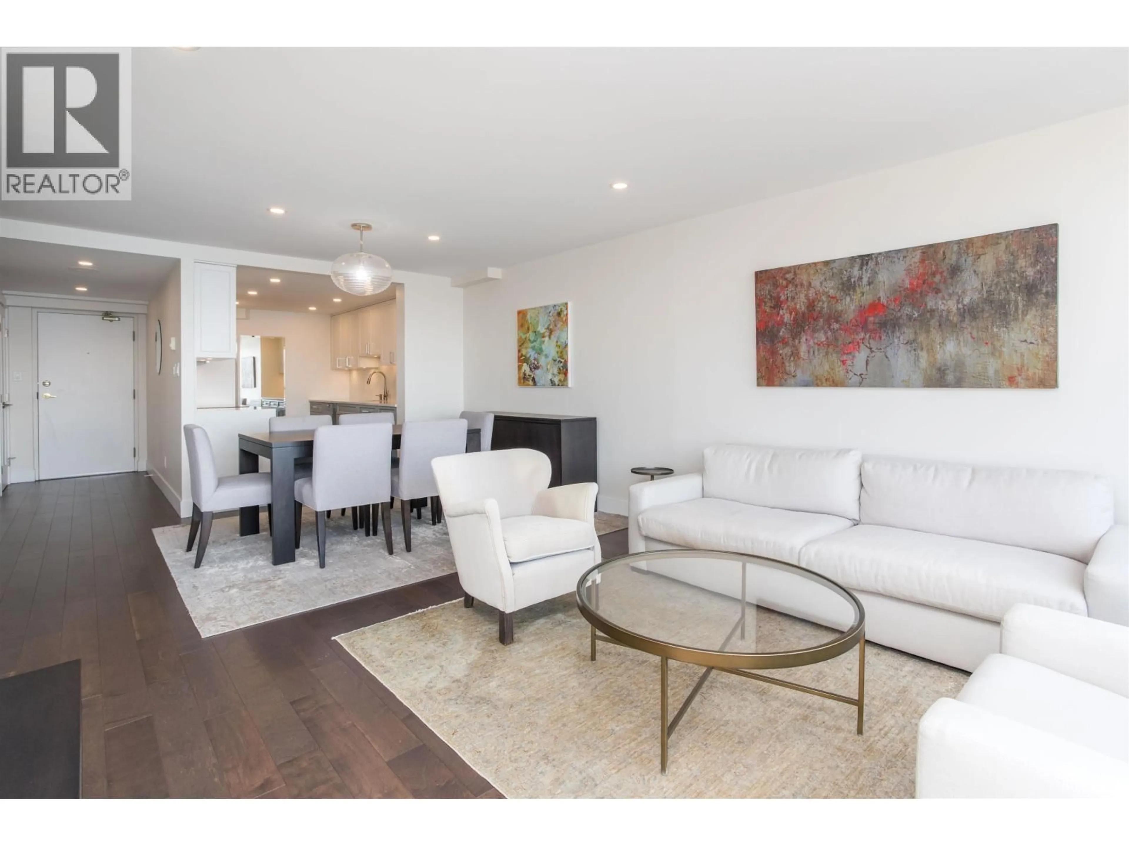 Living room with furniture, wood/laminate floor for 1302 - 2203 BELLEVUE AVENUE, West Vancouver British Columbia V7V4V7