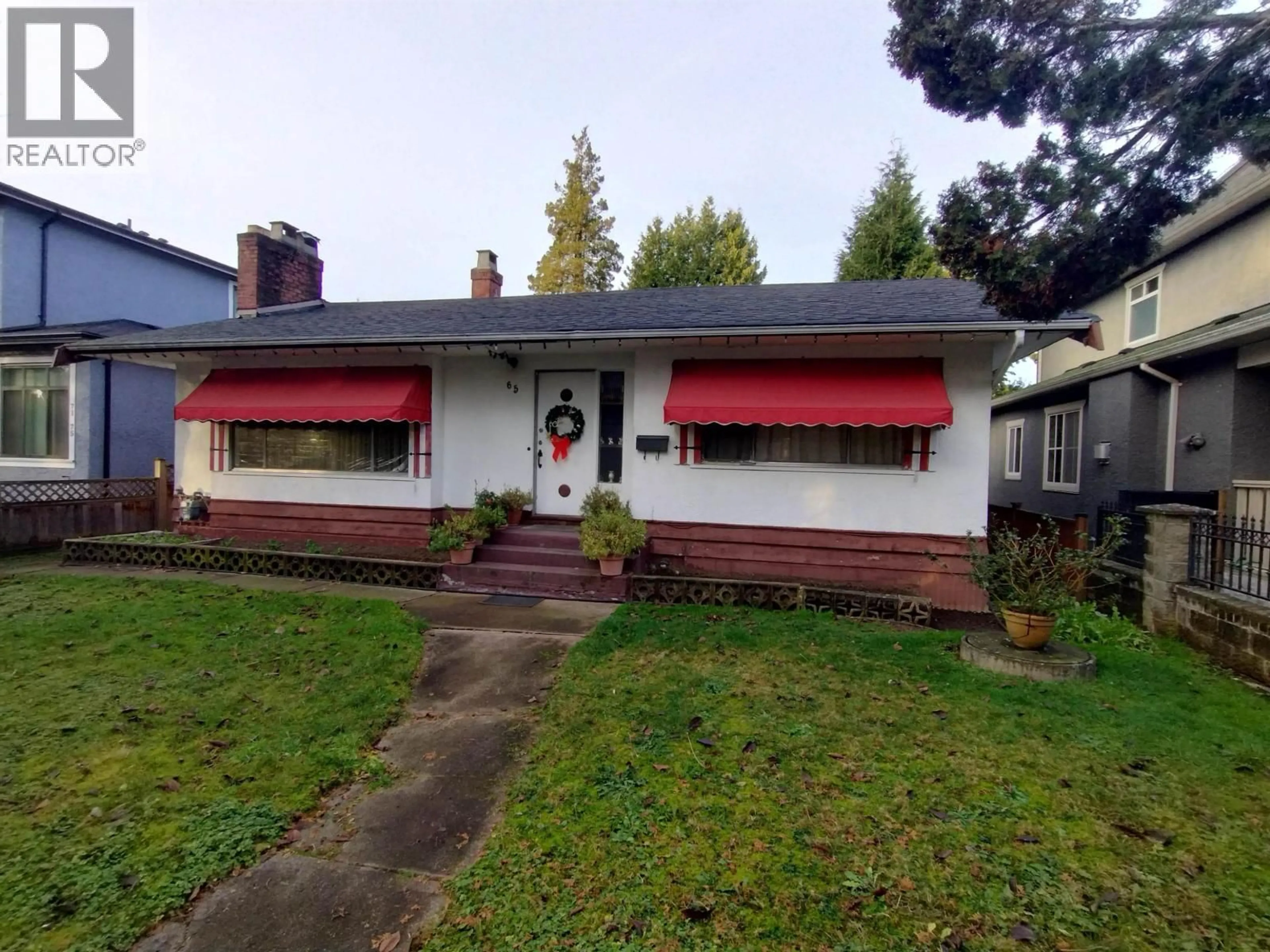 Home with vinyl exterior material, street for 65 49TH AVENUE, Vancouver British Columbia V5Y2Z4