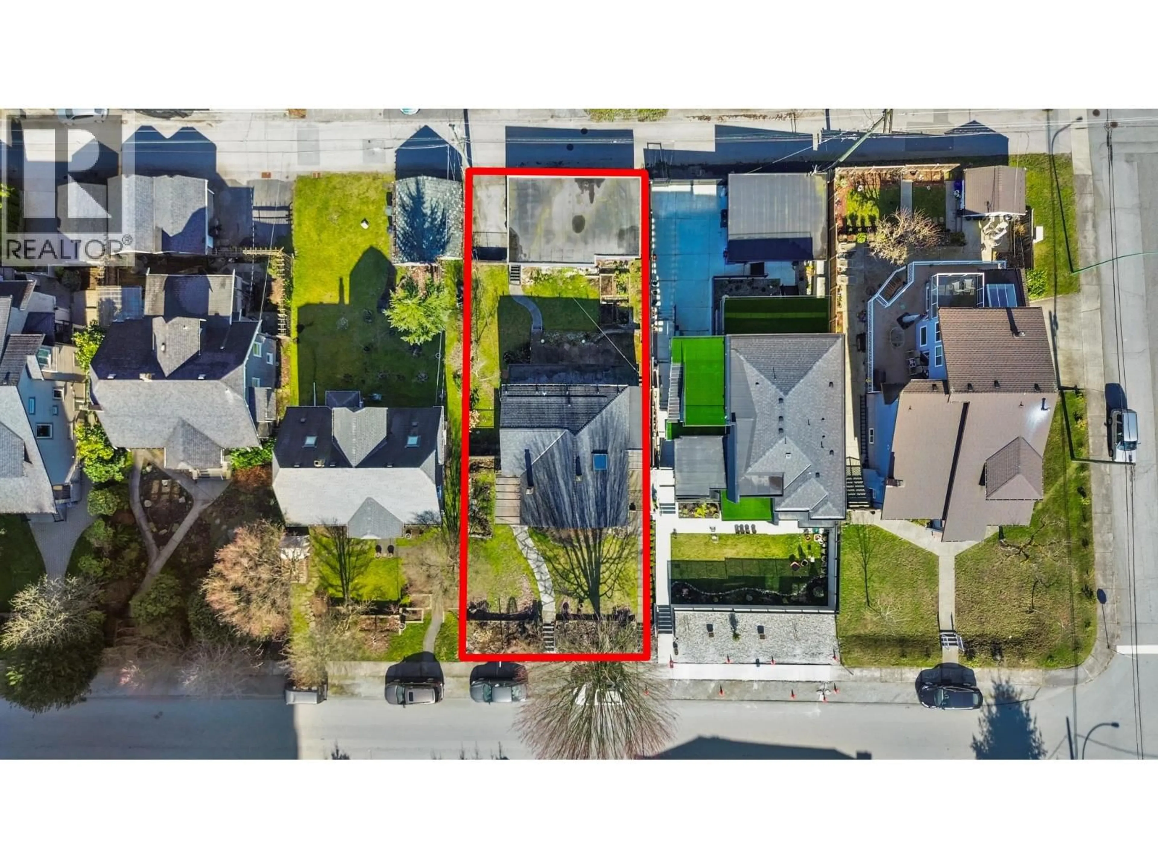 A pic from outside/outdoor area/front of a property/back of a property/a pic from drone, street for 3775 TRINITY STREET, Burnaby British Columbia V5C1N1