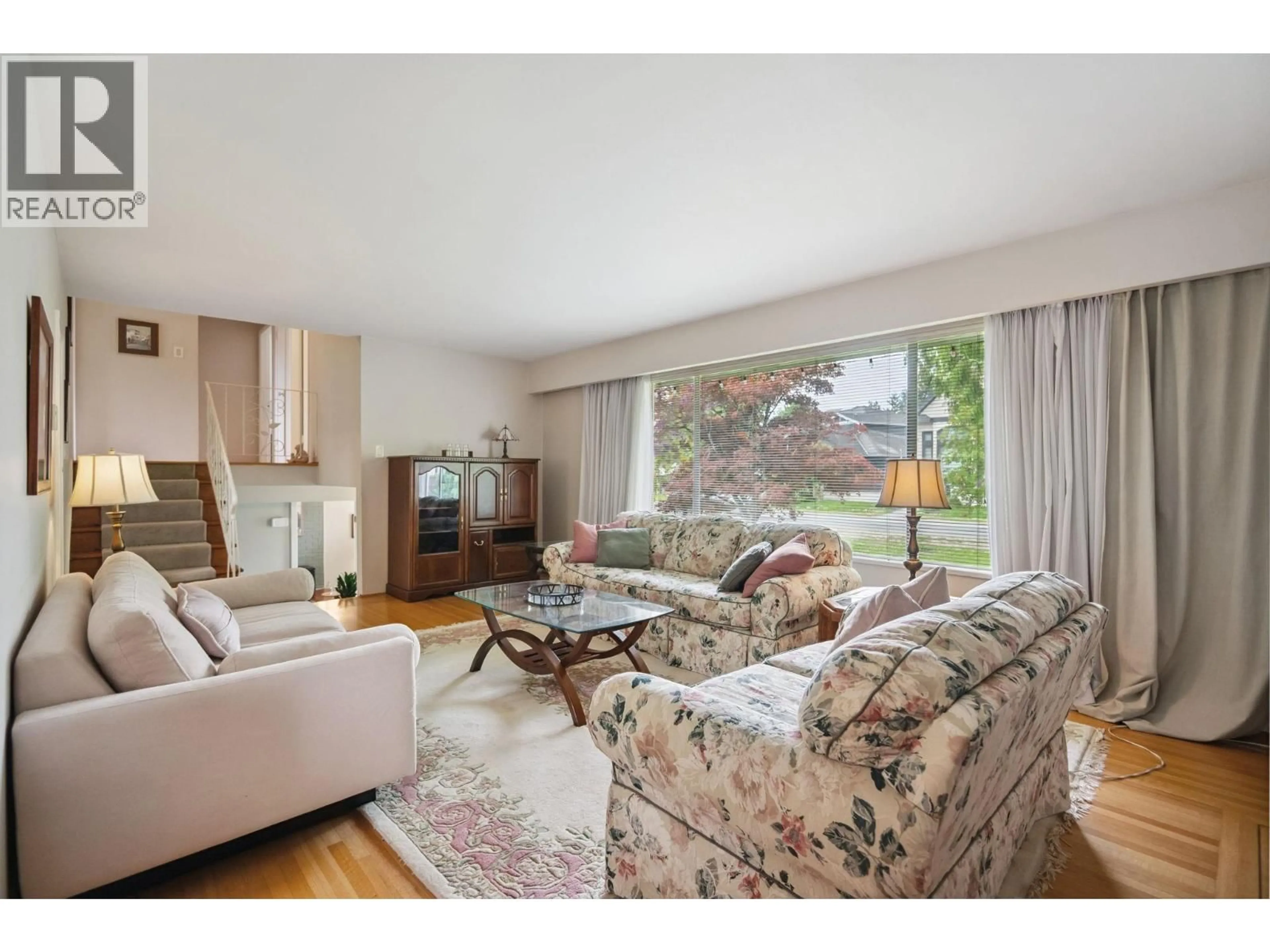 Living room with furniture, unknown for 10699 DENNIS CRESCENT, Richmond British Columbia V7A3S2