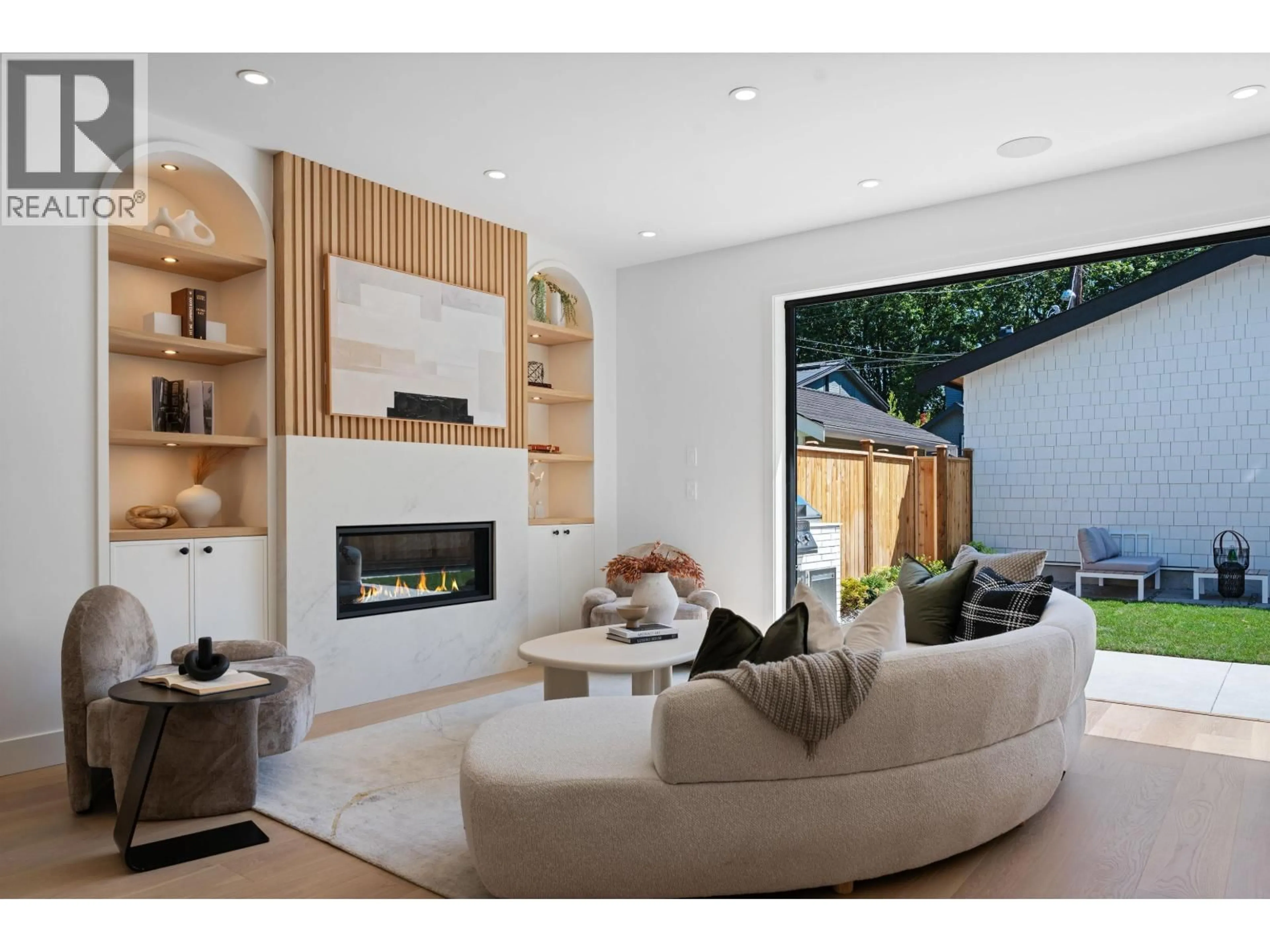 Living room with furniture, wood/laminate floor for 2 - 2846 12TH AVENUE, Vancouver British Columbia V6K2P9