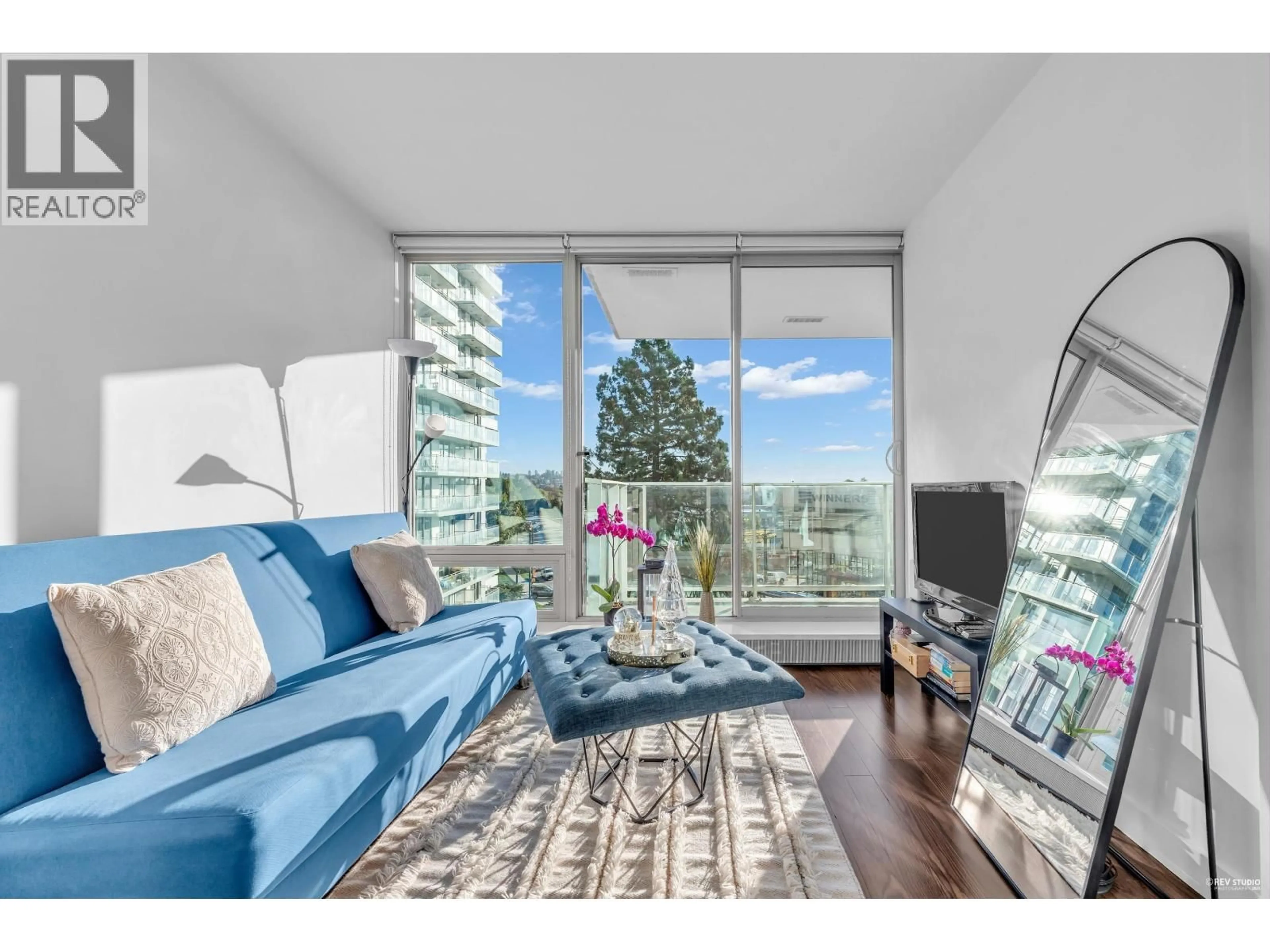 Living room with furniture, wood/laminate floor for 504 - 8131 NUNAVUT LANE, Vancouver British Columbia V5X0E2
