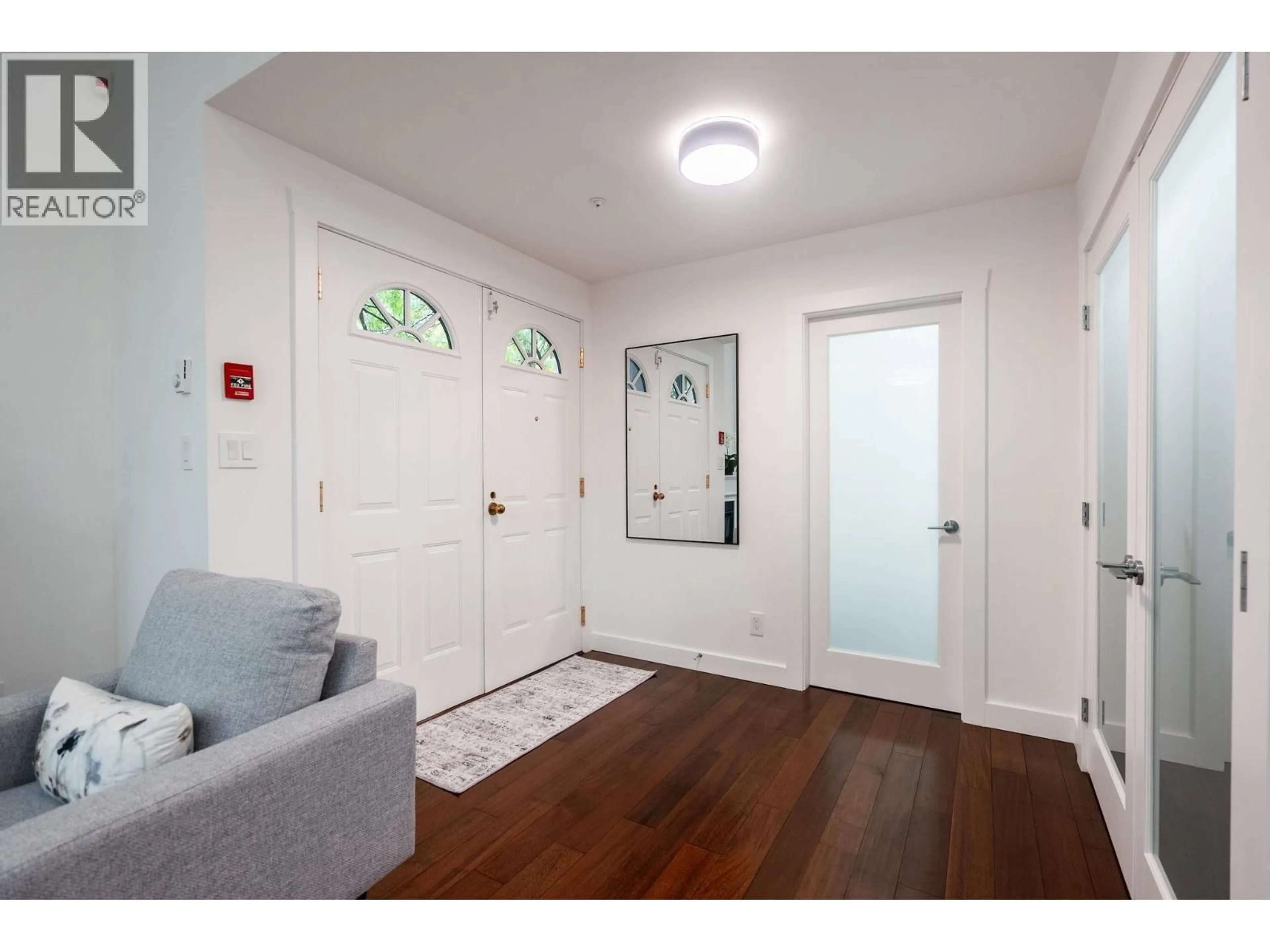Indoor entryway for 898 HAMILTON STREET, Vancouver British Columbia V6B5W4