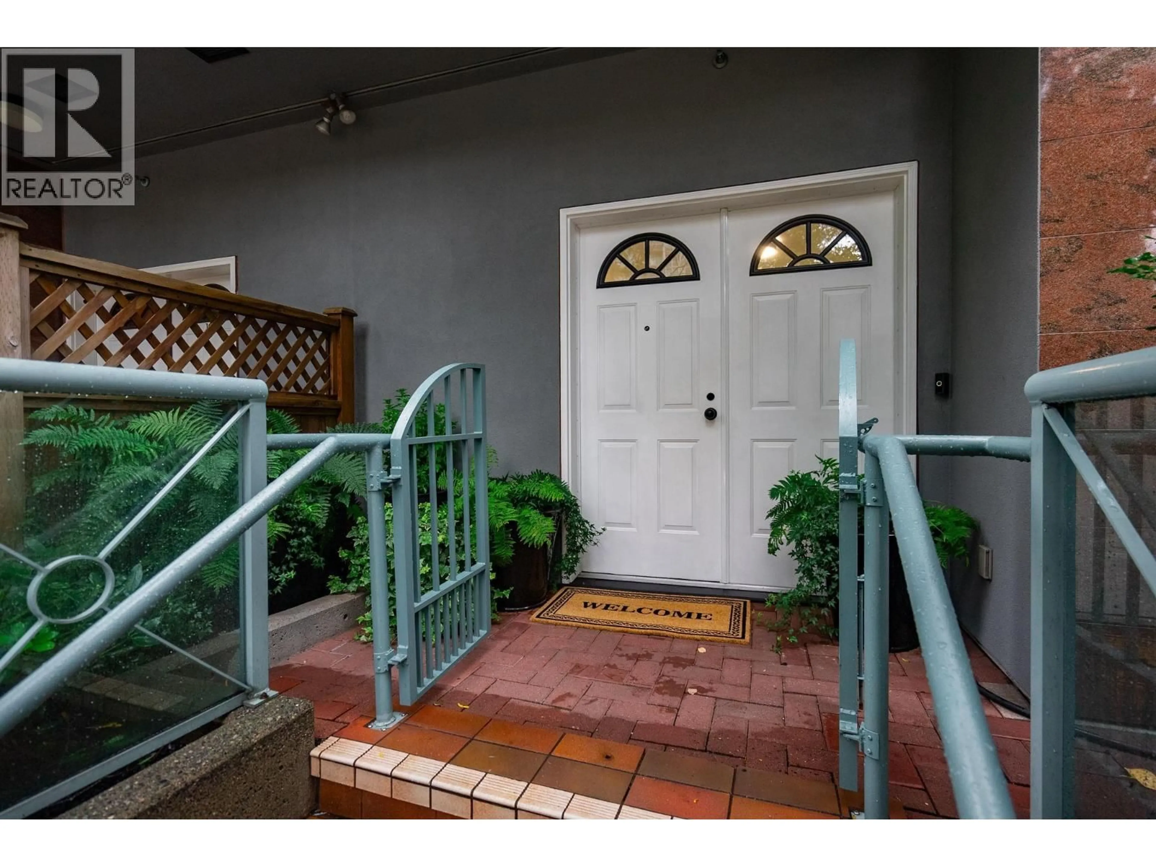 Indoor foyer for 898 HAMILTON STREET, Vancouver British Columbia V6B5W4
