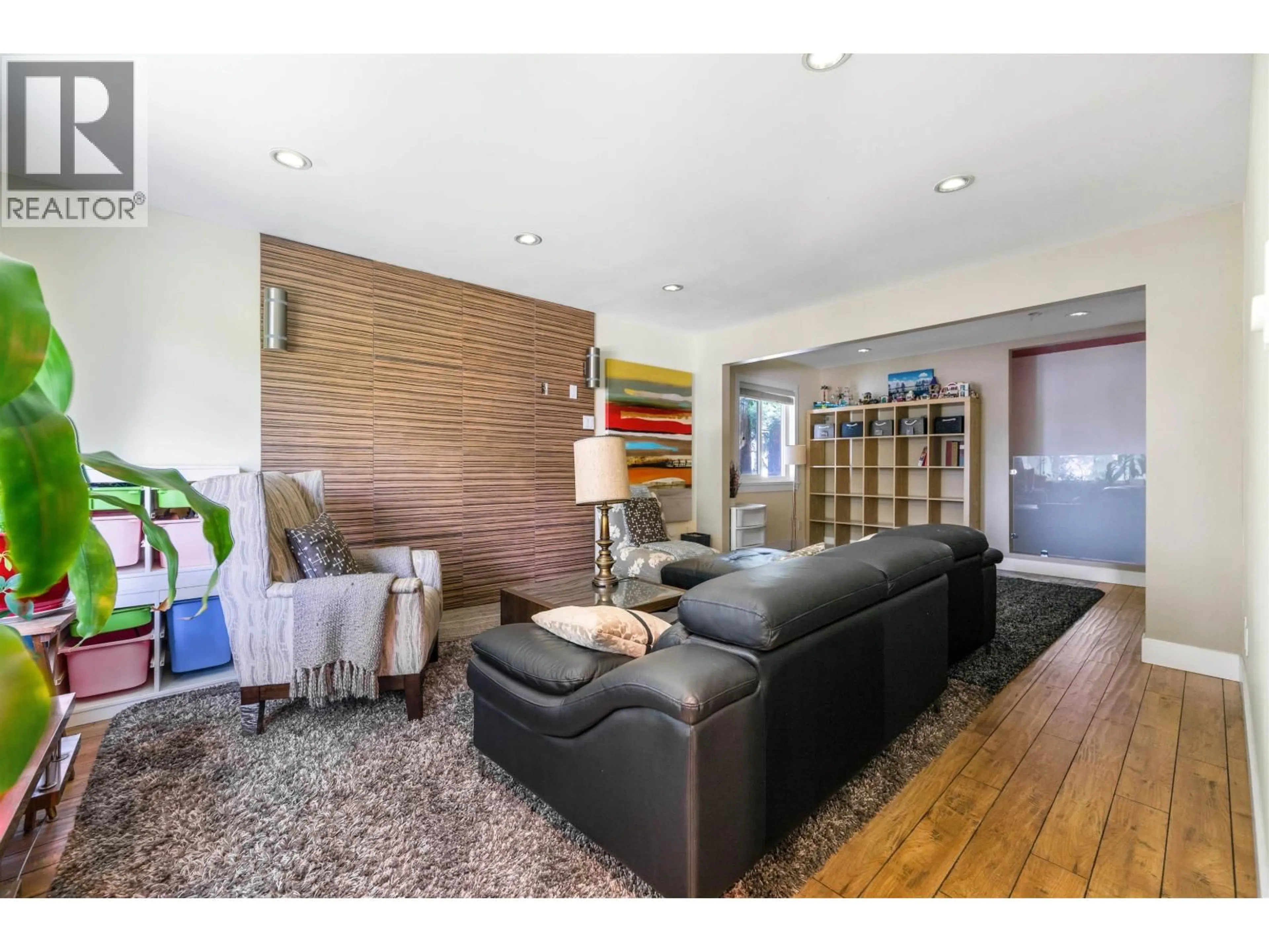 Living room with furniture, wood/laminate floor for 7814 ROSEWOOD STREET, Burnaby British Columbia V5E2H1