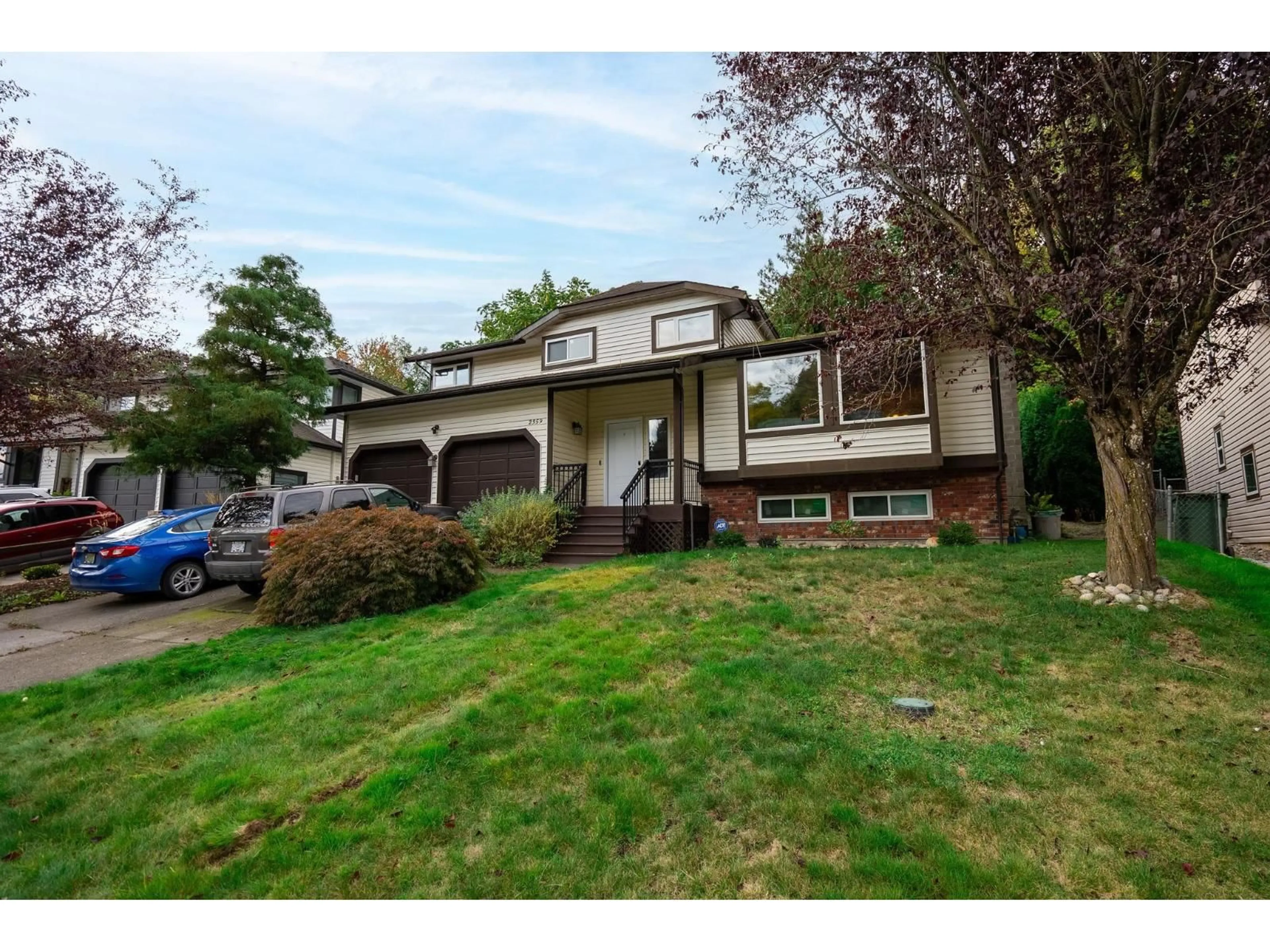 Home with vinyl exterior material, street for 2359 HARPER, Abbotsford British Columbia V3G2B2