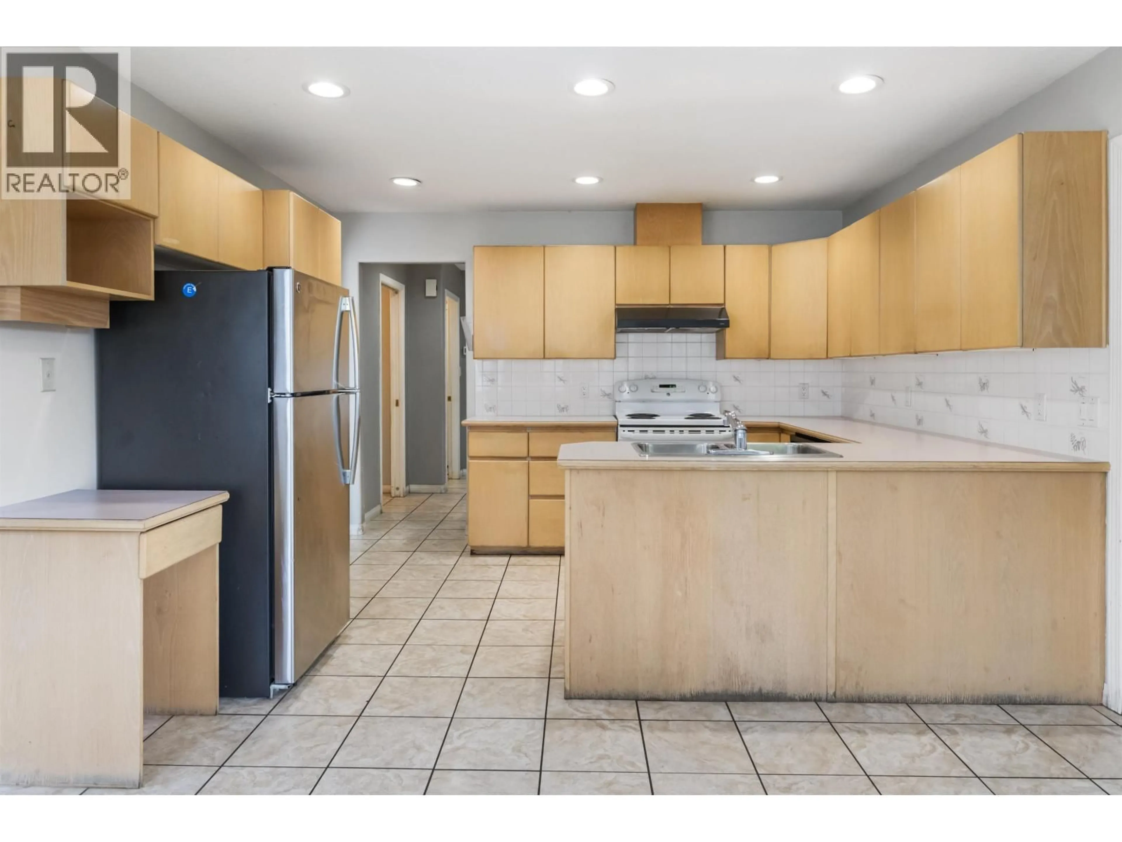 Standard kitchen, ceramic/tile floor for 6315 HOLLY PARK DRIVE, Delta British Columbia V4K4T3