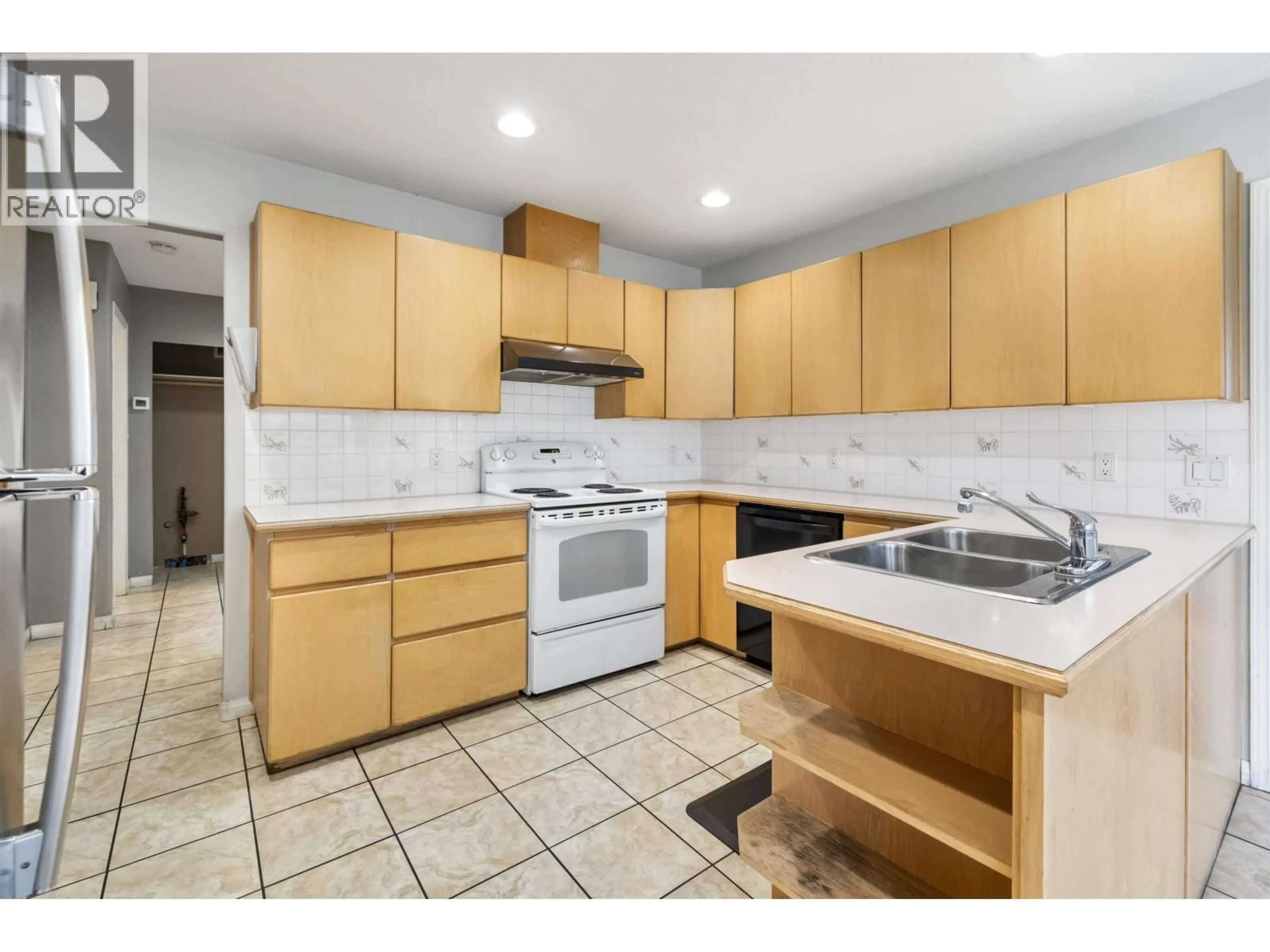 Standard kitchen, unknown for 6315 HOLLY PARK DRIVE, Delta British Columbia V4K4T3