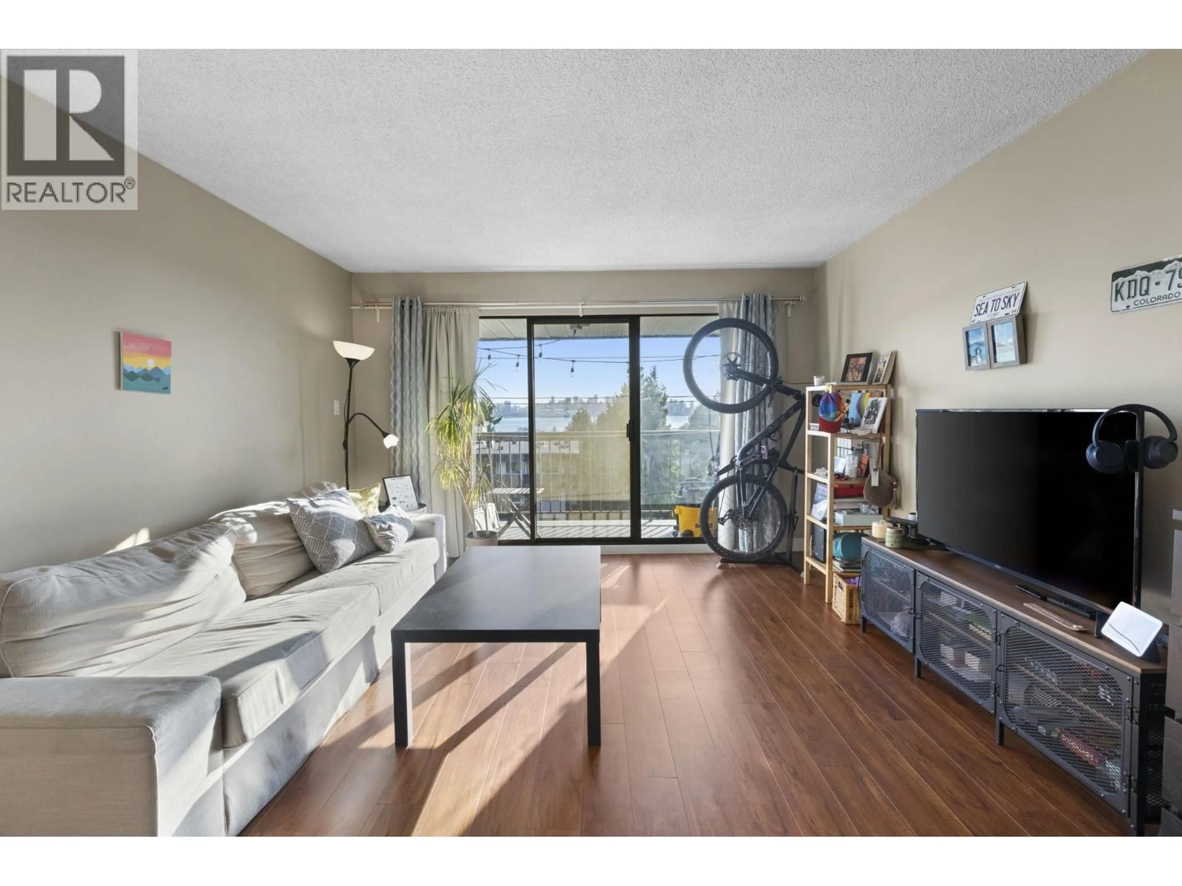 Living room with furniture, wood/laminate floor for 337 - 340 3RD STREET, North Vancouver British Columbia V7M1G4