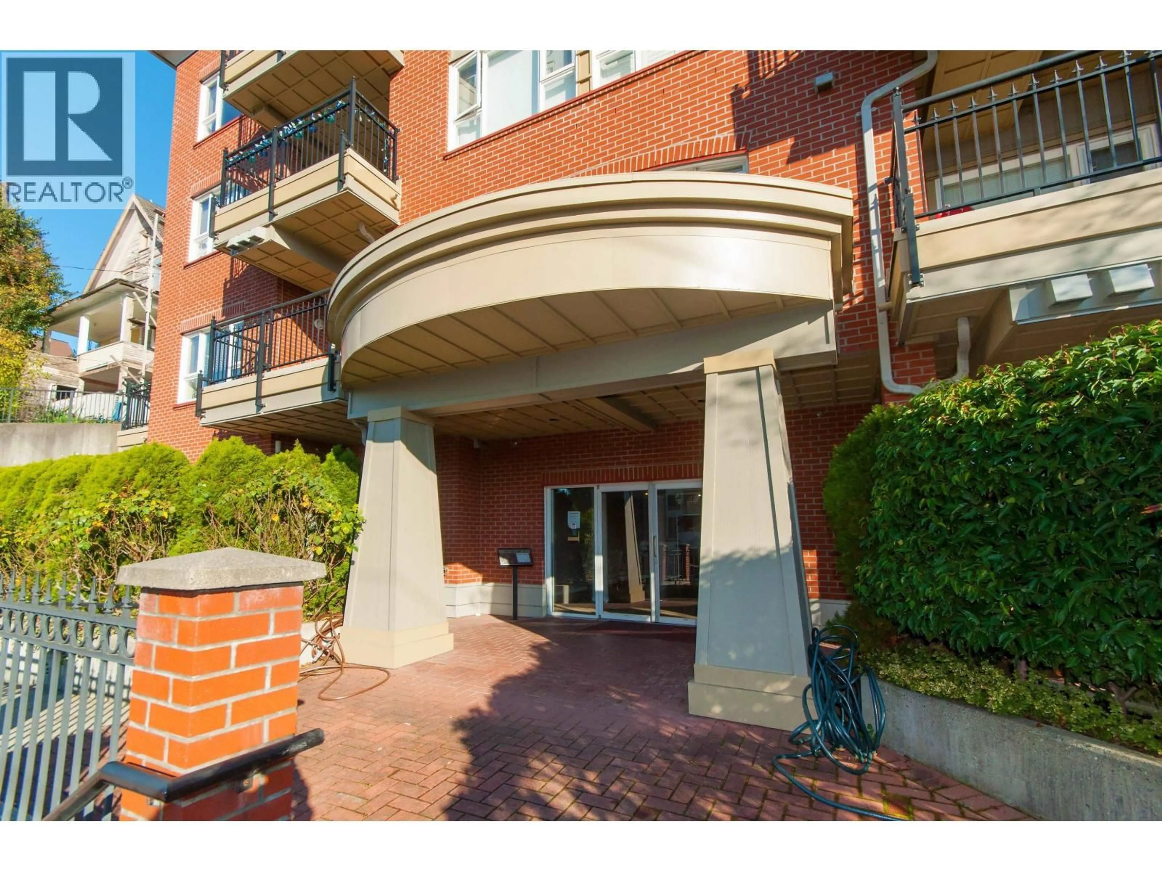 Indoor foyer for 504 - 221 ELEVENTH STREET, New Westminster British Columbia V3M4C8
