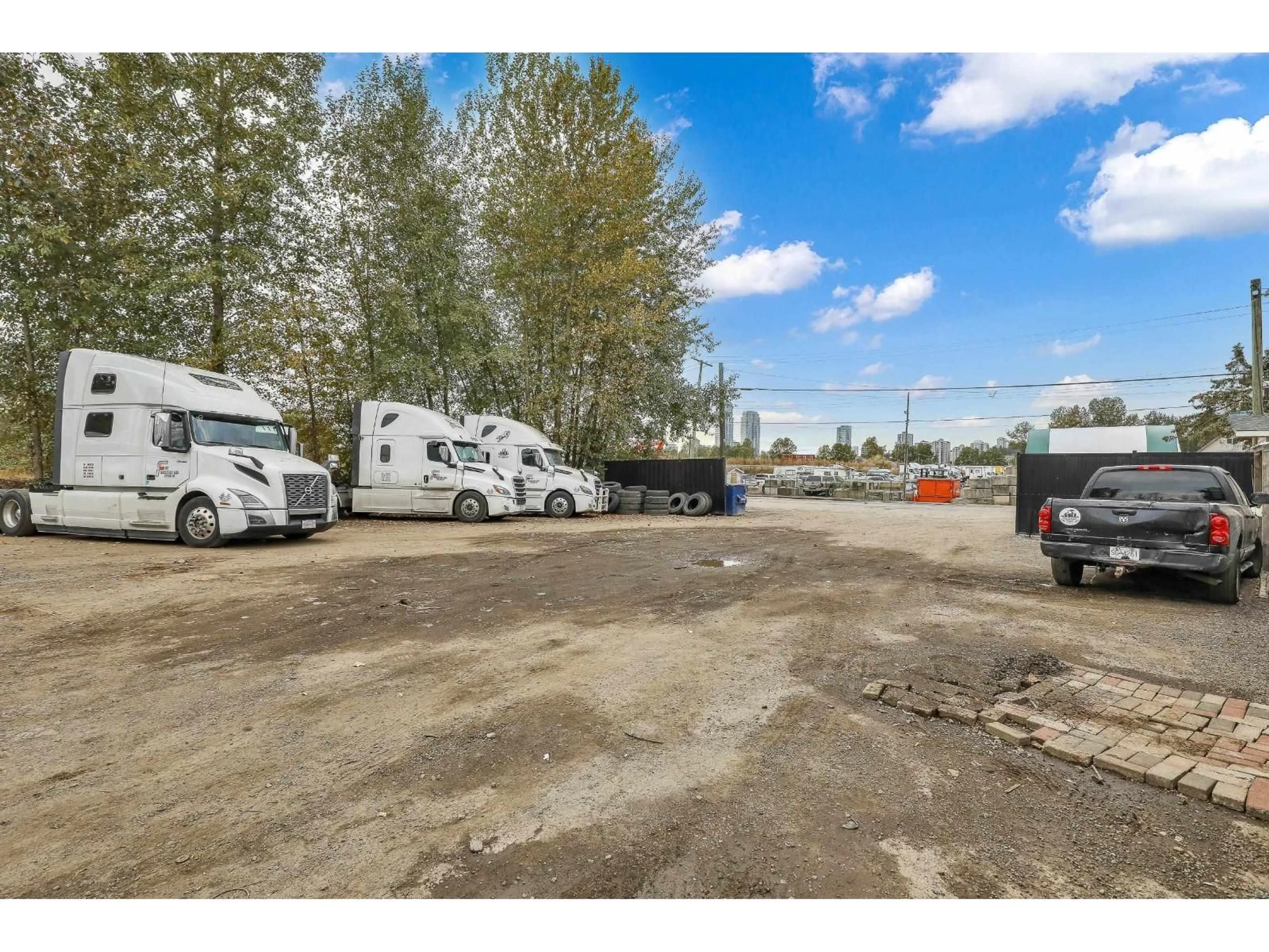 Parking for 10902 TIMBERLAND, Surrey British Columbia V3V3T5