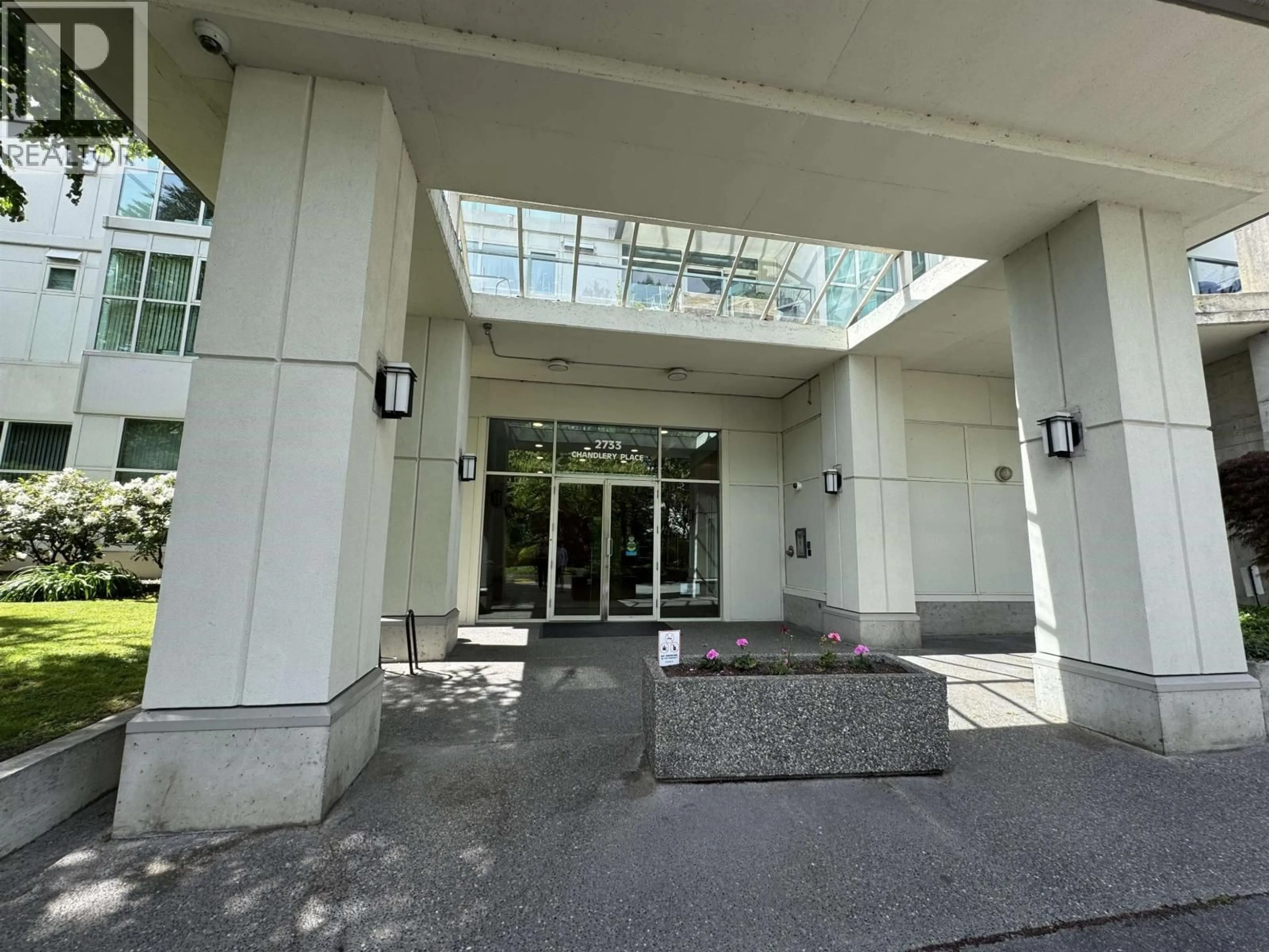 Indoor foyer for 506 - 2733 CHANDLERY PLACE, Vancouver British Columbia V5S4V3