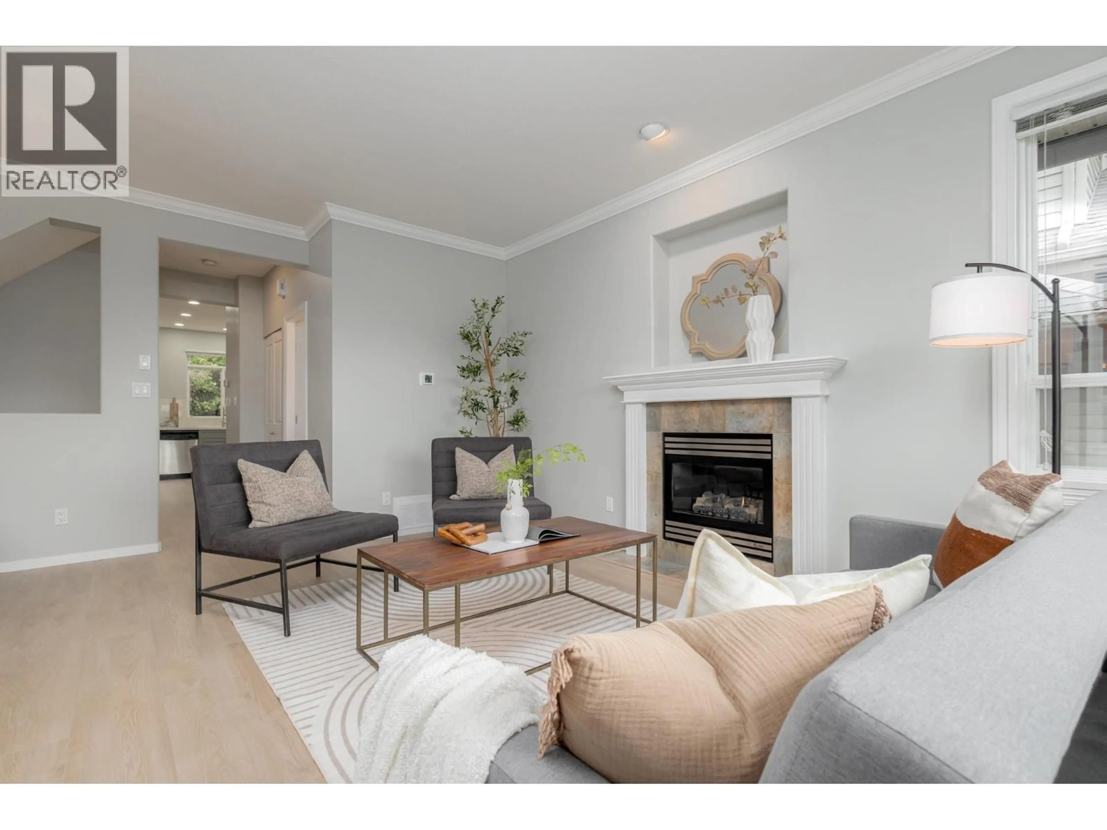 Living room with furniture, wood/laminate floor for 35 - 2381 ARGUE STREET, Port Coquitlam British Columbia V3C6P9