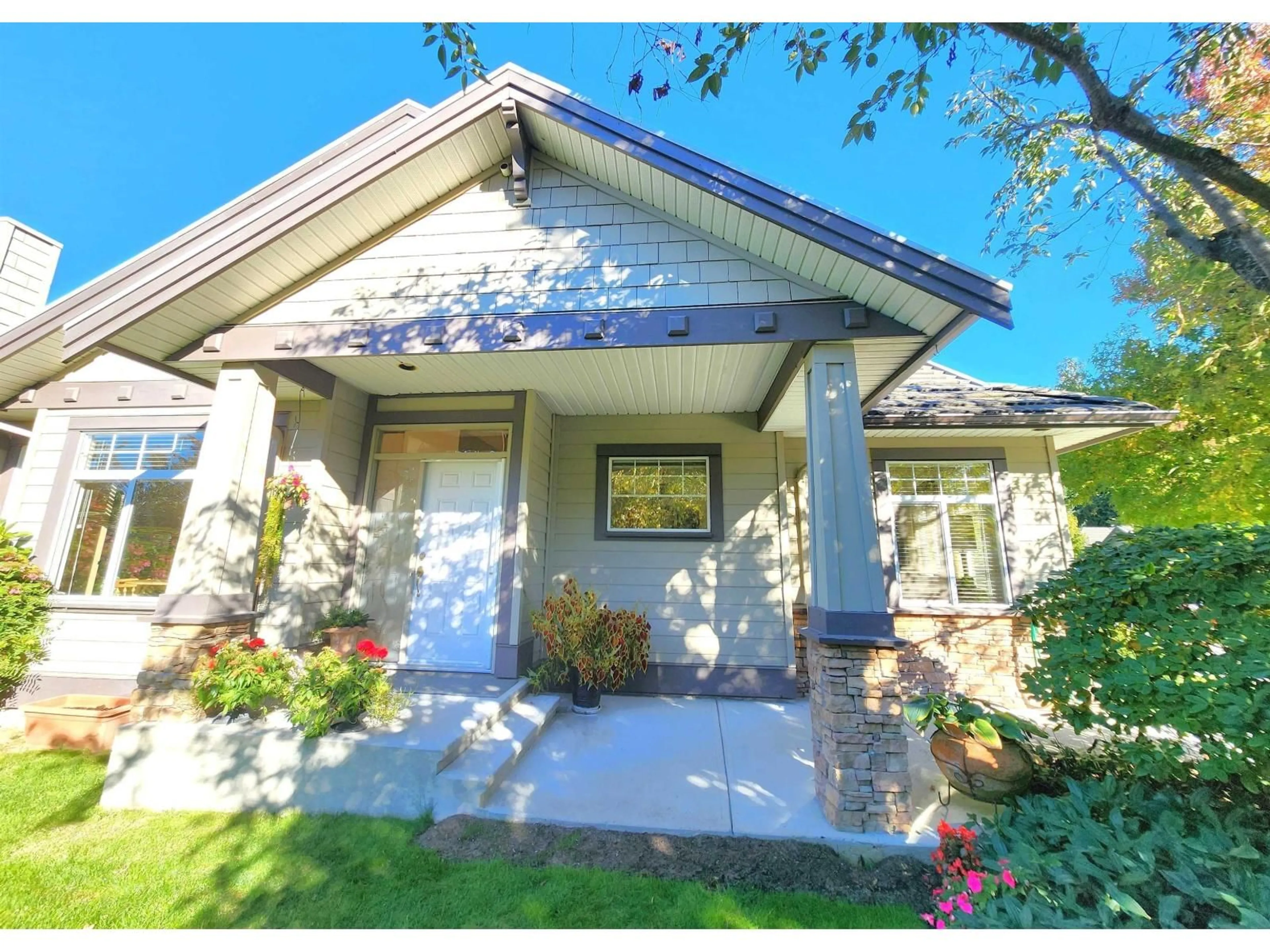 Home with vinyl exterior material, street for 42 - 5688 152, Surrey British Columbia V3S3K2