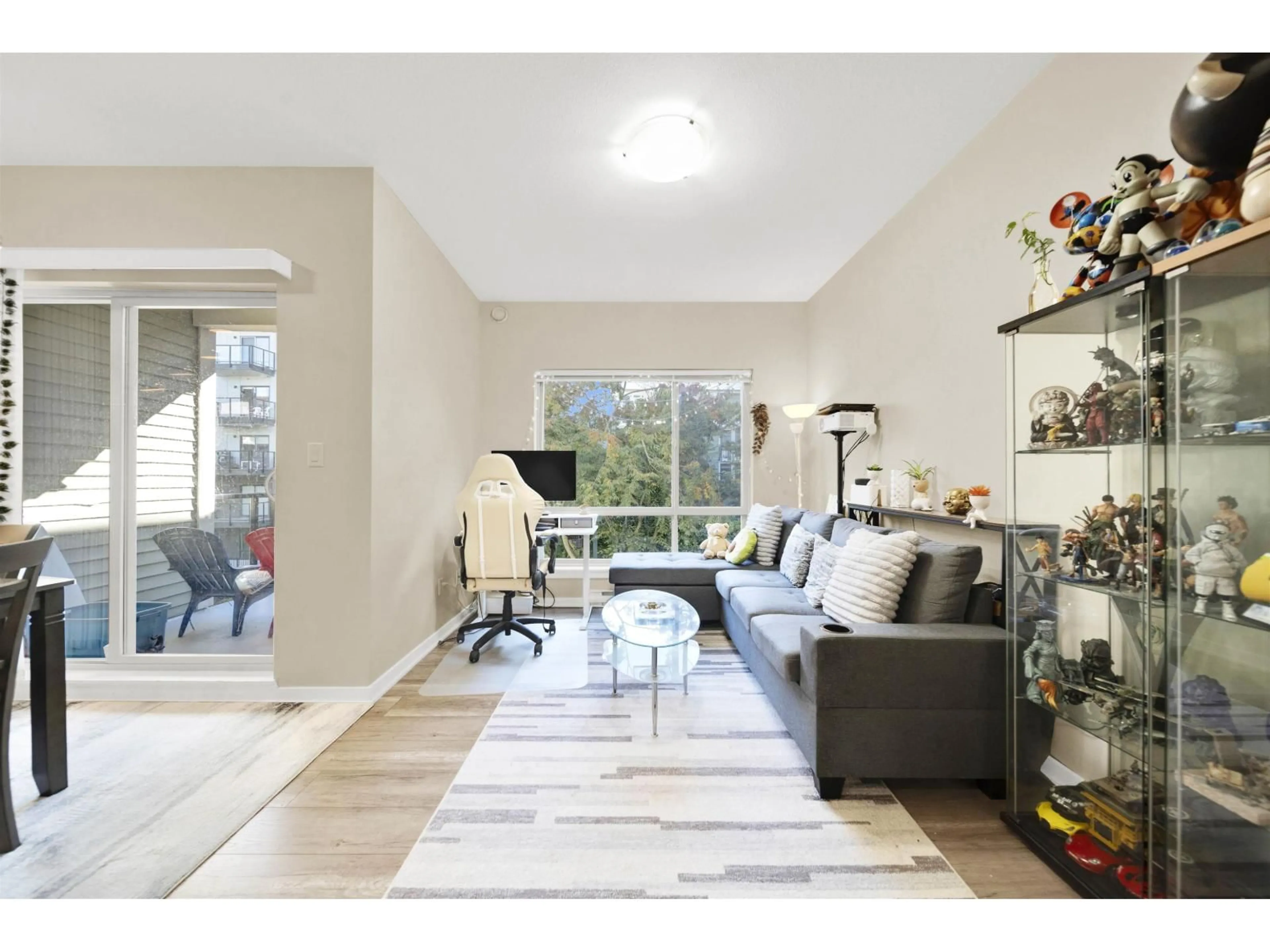 Living room with furniture, unknown for 309 - 13789 107A, Surrey British Columbia V3T0B8