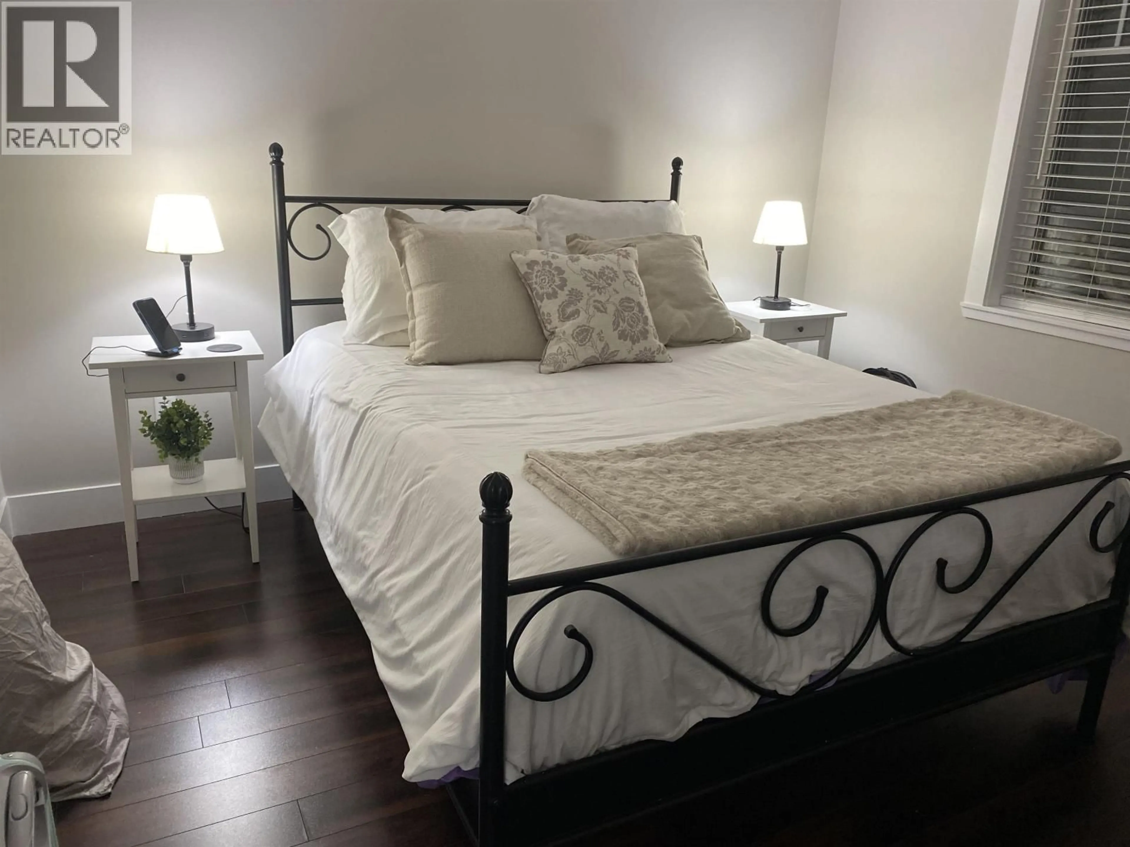 Bedroom with bed, wood/laminate floor for 410 - 12207 224 STREET, Maple Ridge British Columbia V2X6B9