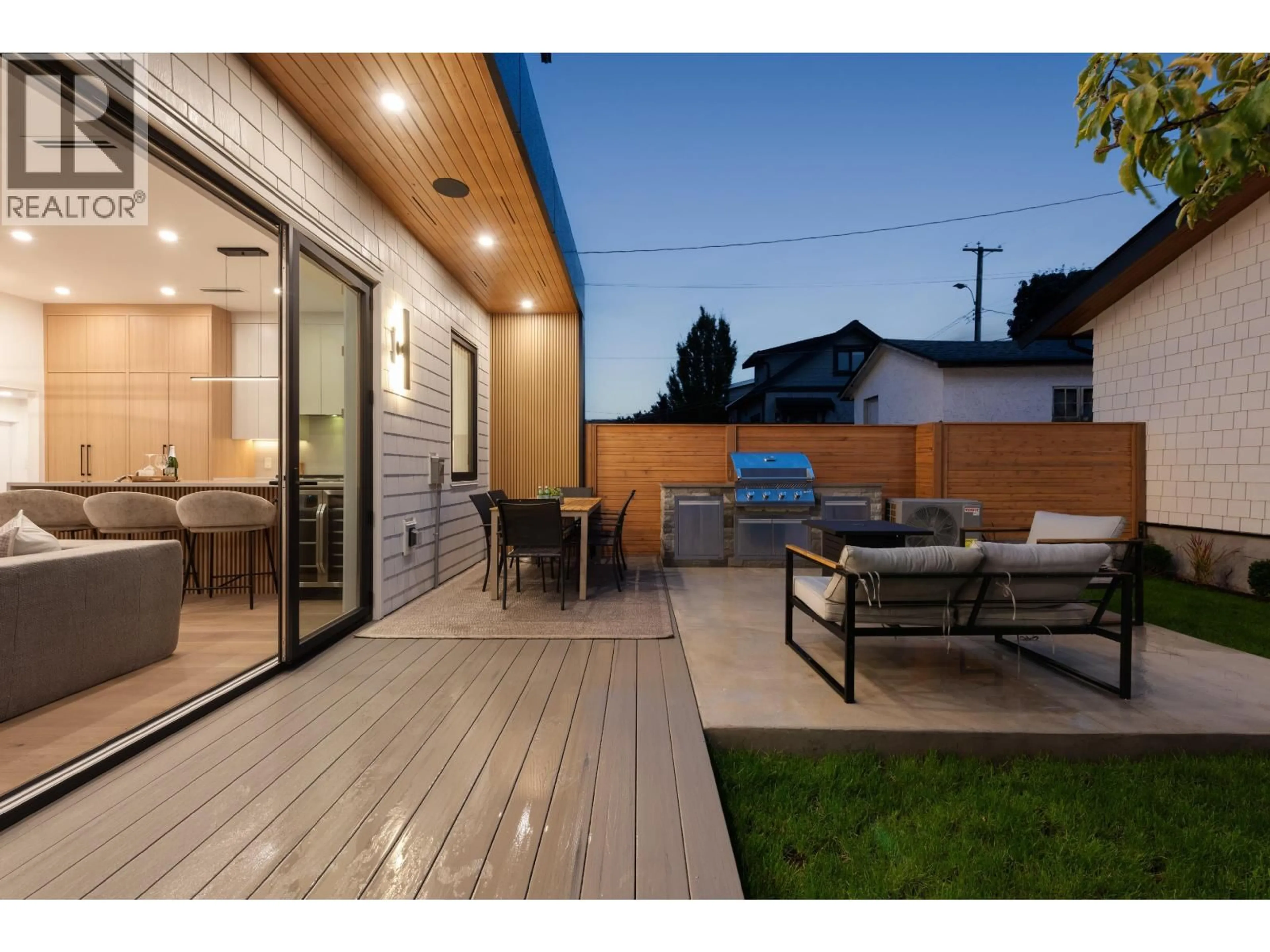 Patio, street for 2 - 312 37TH AVENUE, Vancouver British Columbia V5W1E7
