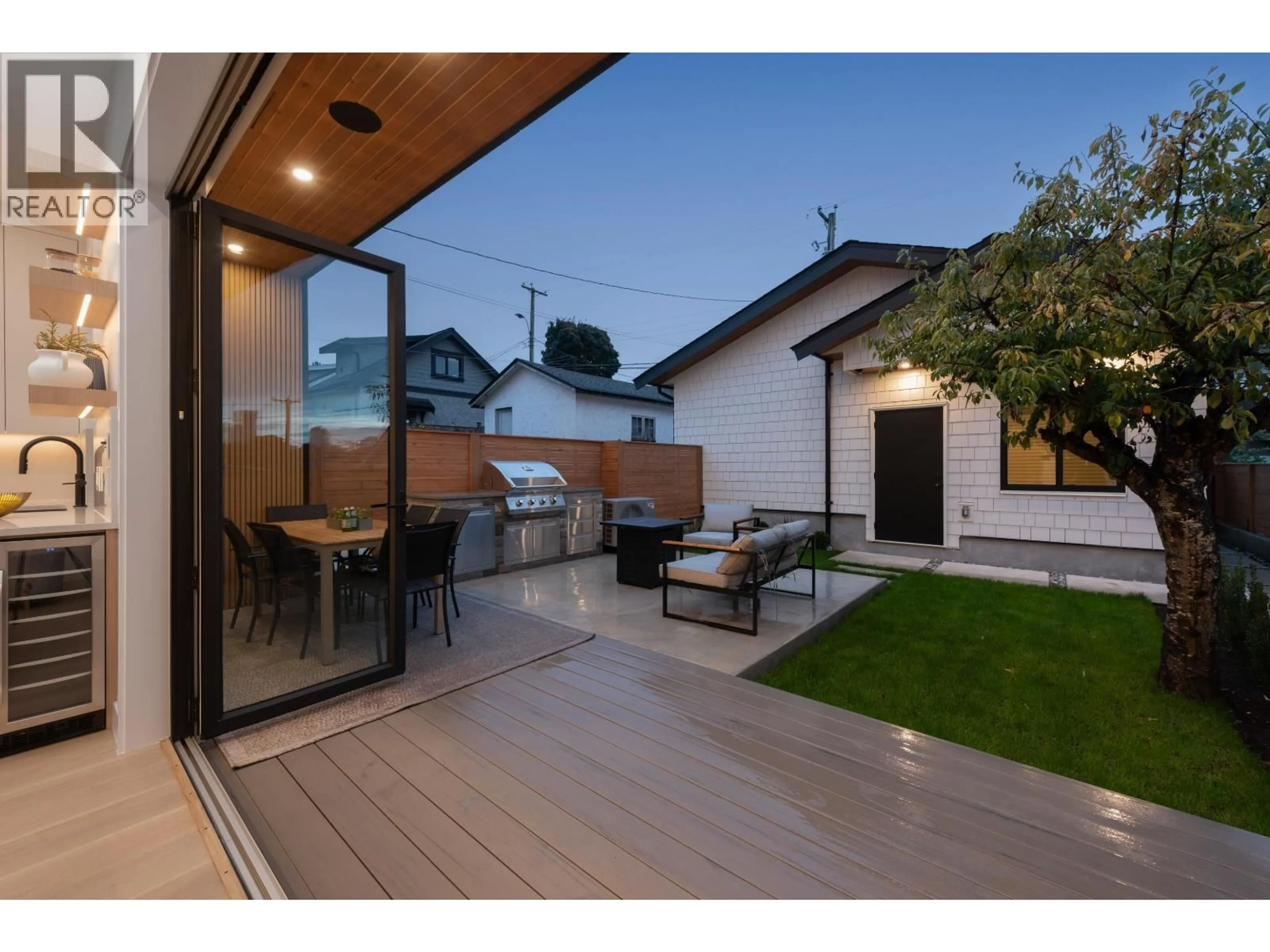 Patio, street for 2 - 312 37TH AVENUE, Vancouver British Columbia V5W1E7