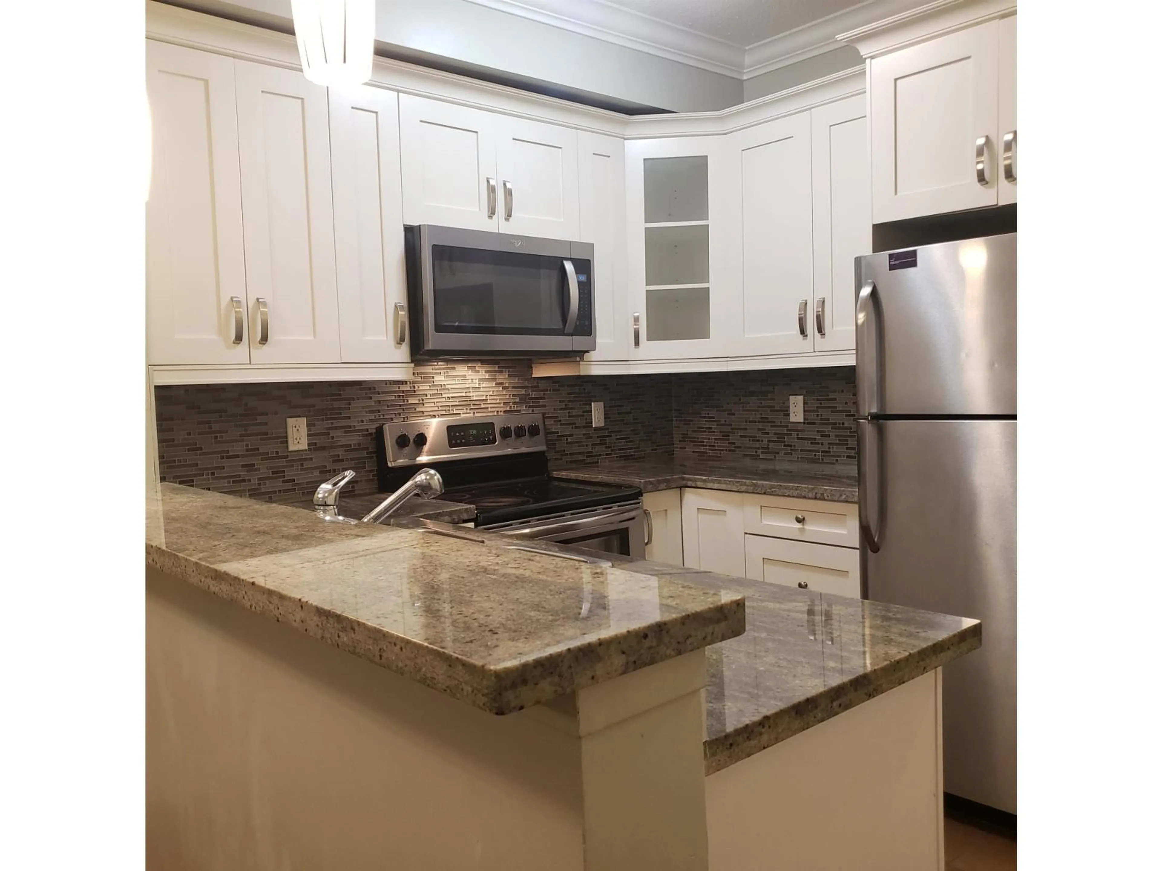 Standard kitchen, ceramic/tile floor for 113 - 13897 FRASER, Surrey British Columbia V3T4E6