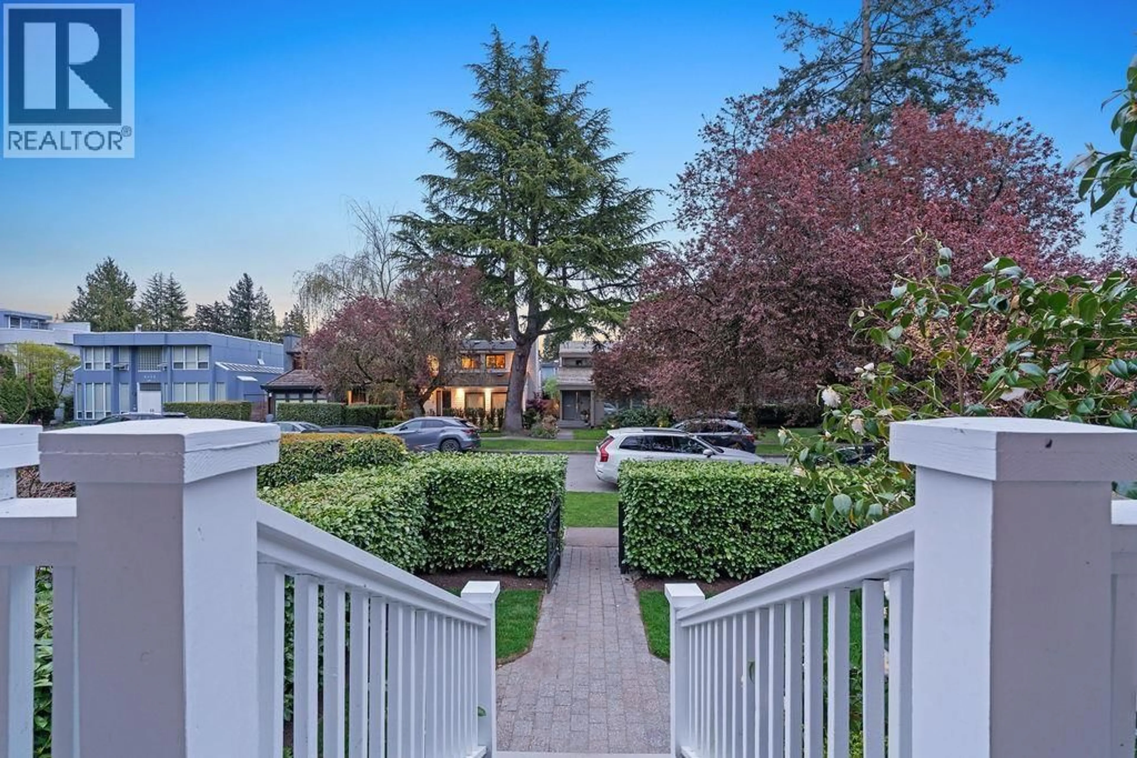 A pic from outside/outdoor area/front of a property/back of a property/a pic from drone, street for 6591 VINE STREET, Vancouver British Columbia V6P5W6