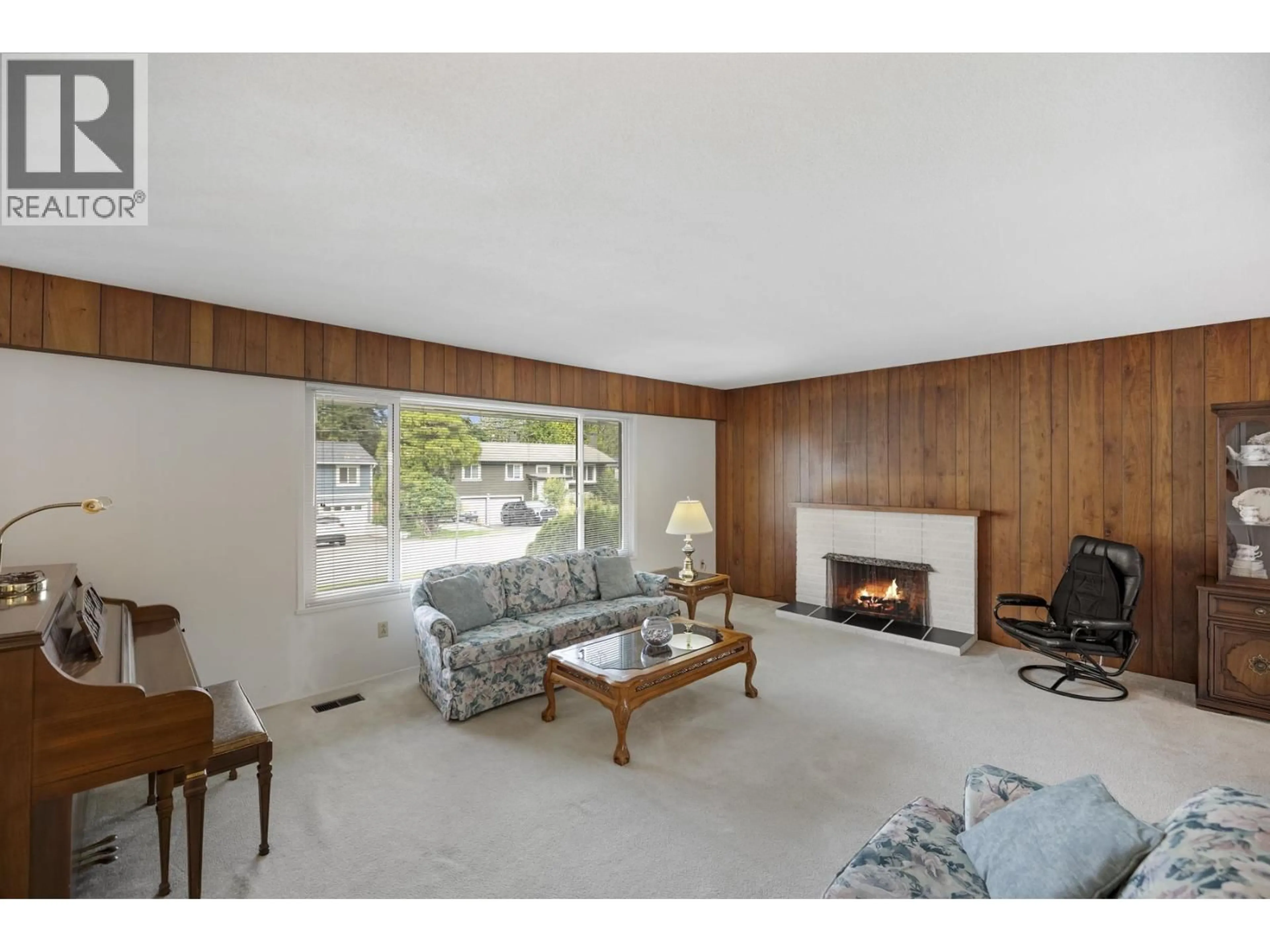 Living room with furniture, unknown for 1441 DELIA DRIVE, Port Coquitlam British Columbia V3C2V9