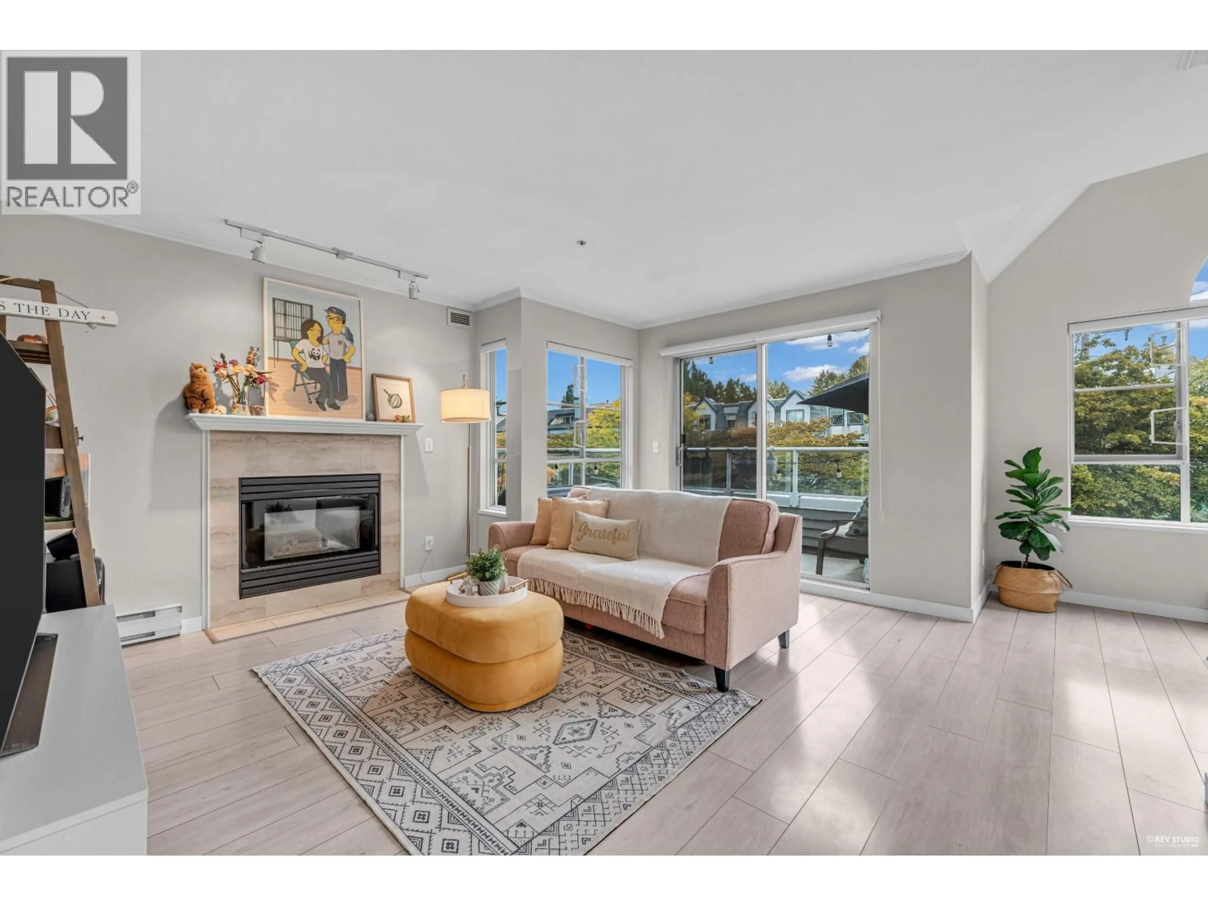 Living room with furniture, unknown for 305 - 868 16TH AVENUE, Vancouver British Columbia V5Z1T1