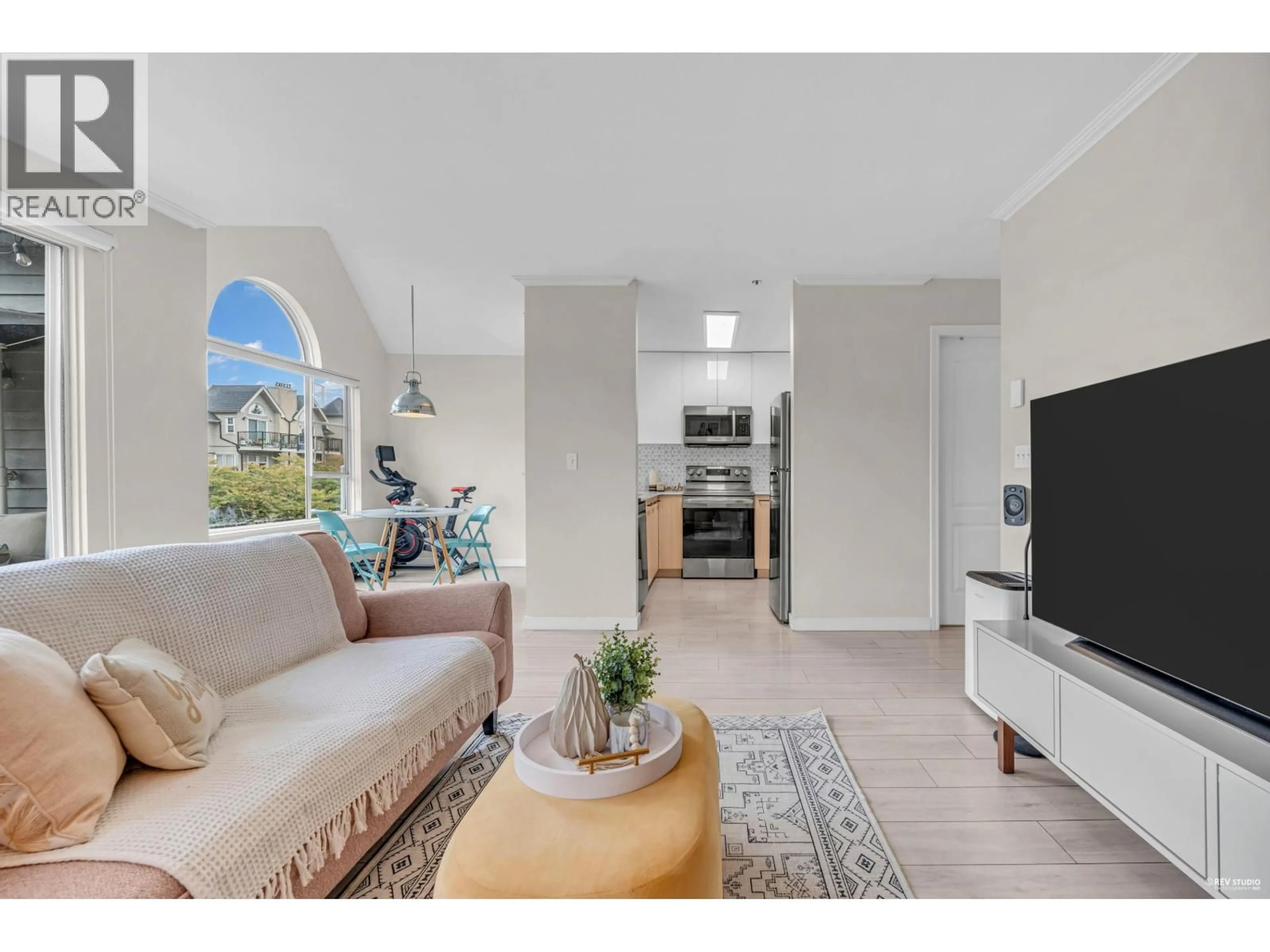 Living room with furniture, unknown for 305 - 868 16TH AVENUE, Vancouver British Columbia V5Z1T1