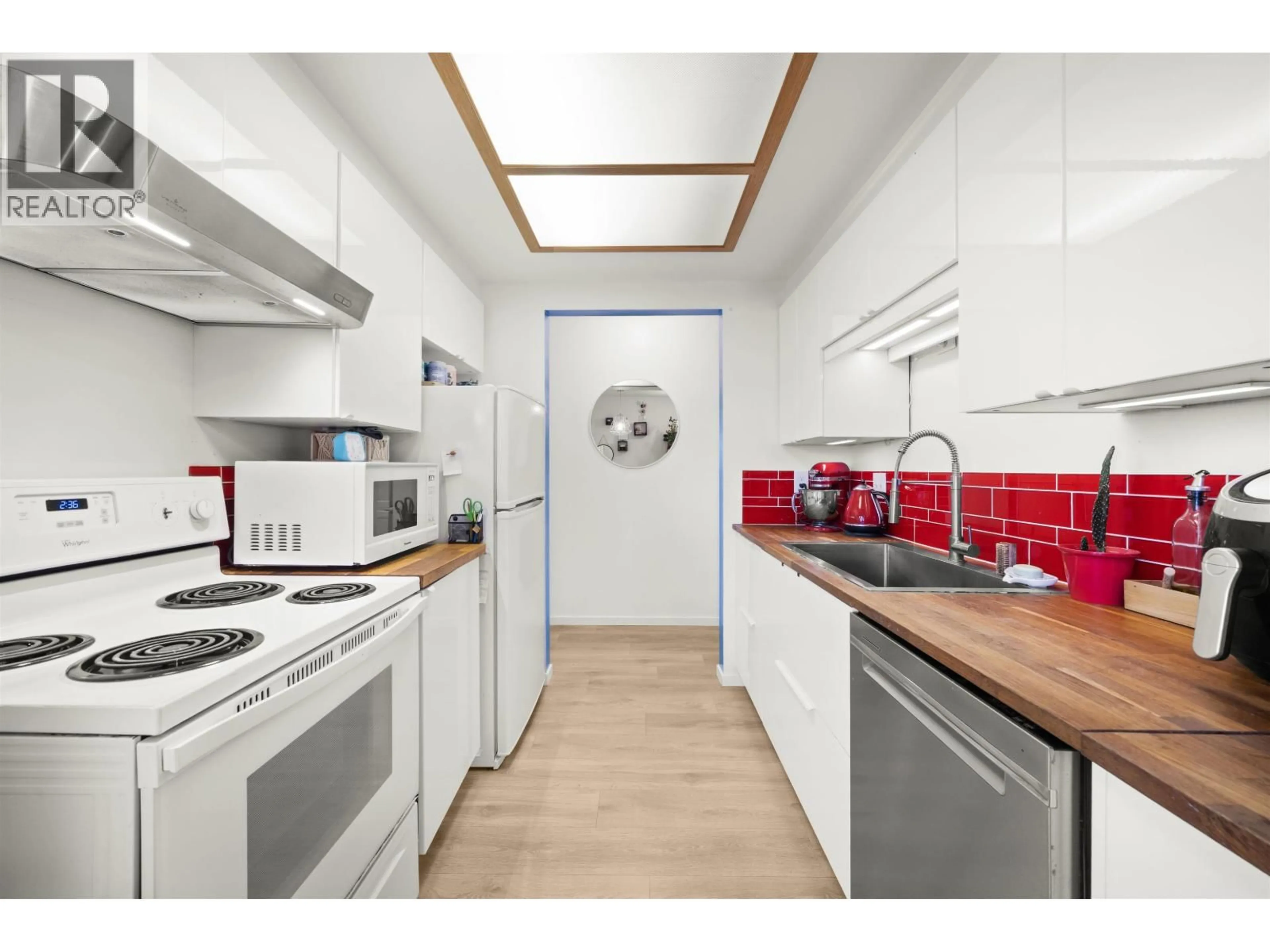 Standard kitchen, unknown for 101 - 3861 ALBERT STREET, Burnaby British Columbia V5C2C8