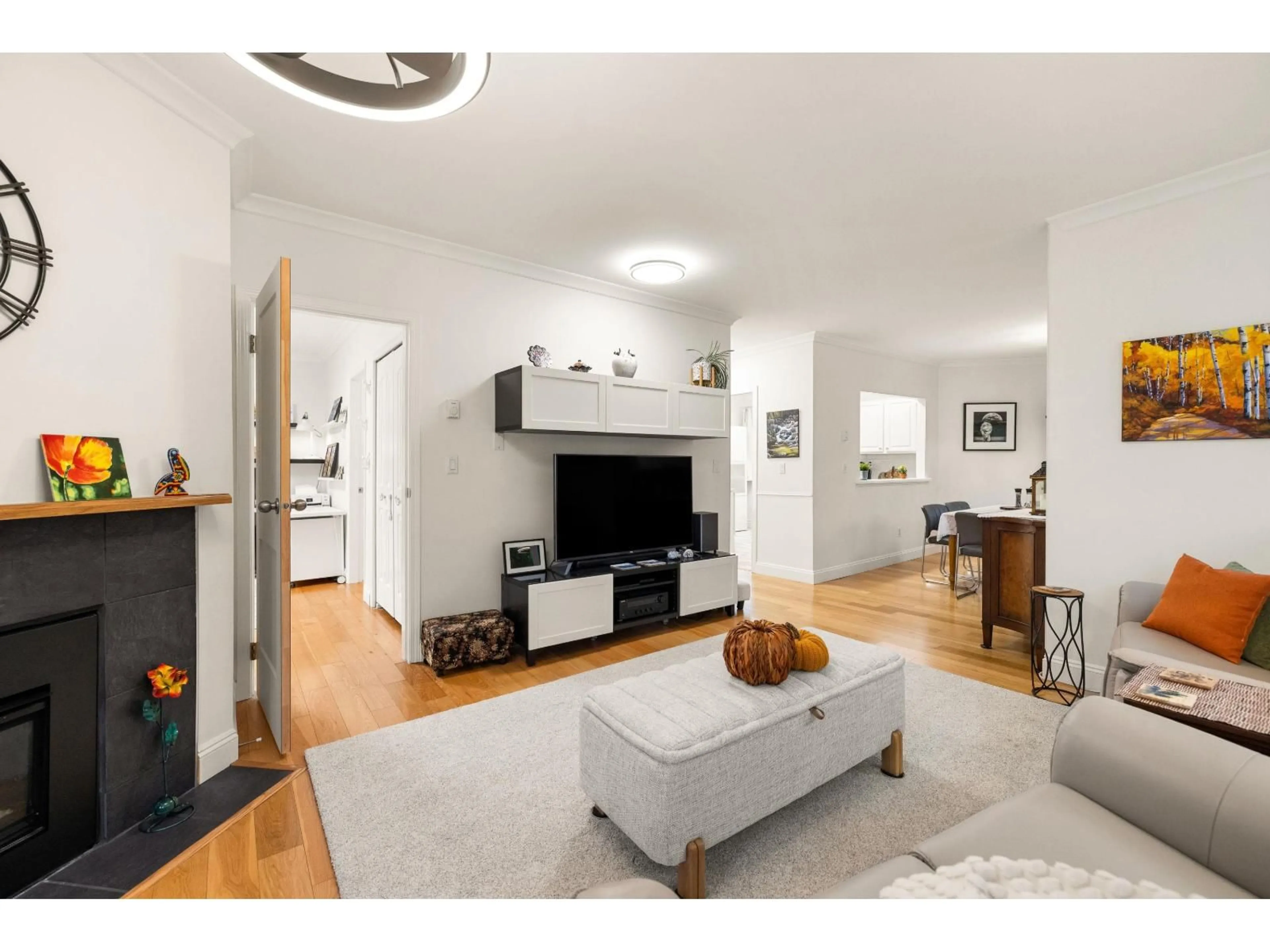 Living room with furniture, unknown for 201 - 1255 BEST, White Rock British Columbia V4B4E1