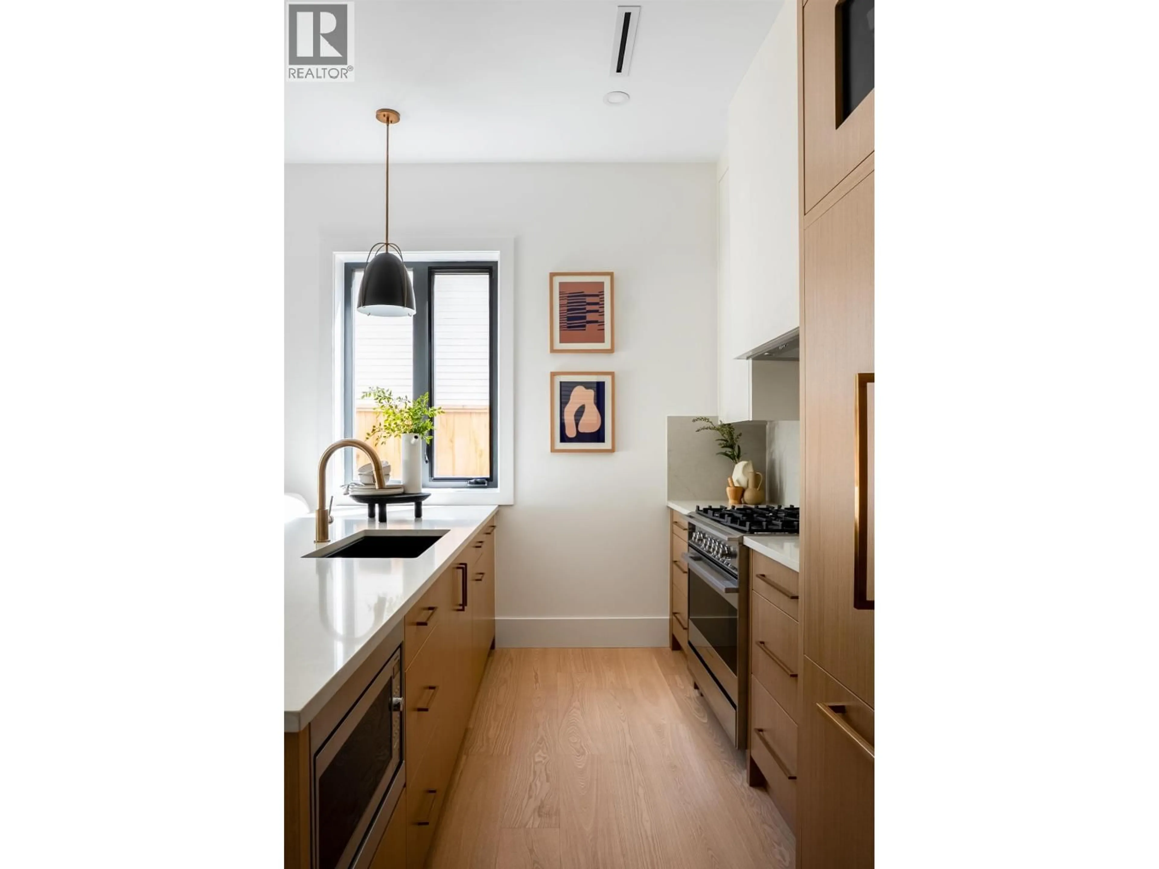 Contemporary kitchen, unknown for 1 - 356 40TH AVENUE, Vancouver British Columbia V5W1L9