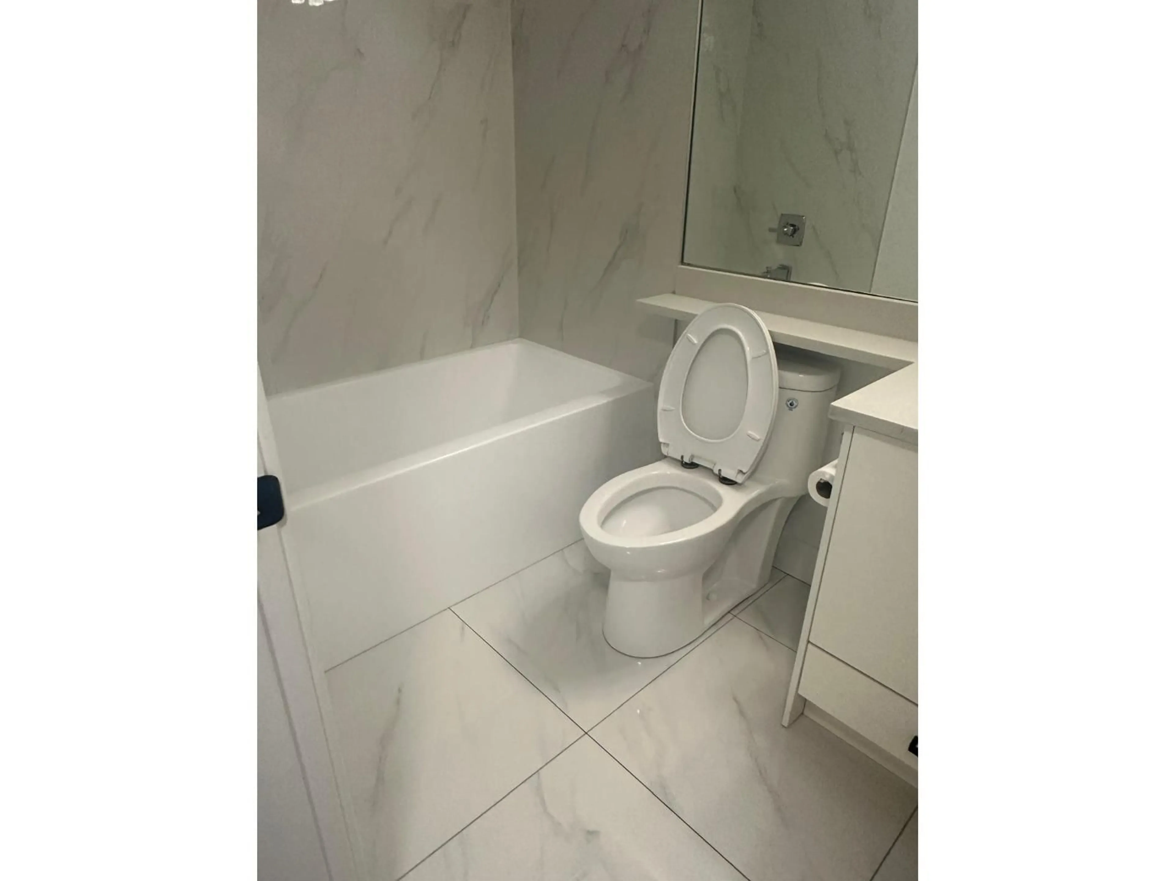 Standard bathroom, unknown for 6 - 45608 BERNARD AVENUE, Chilliwack British Columbia V2P1H8