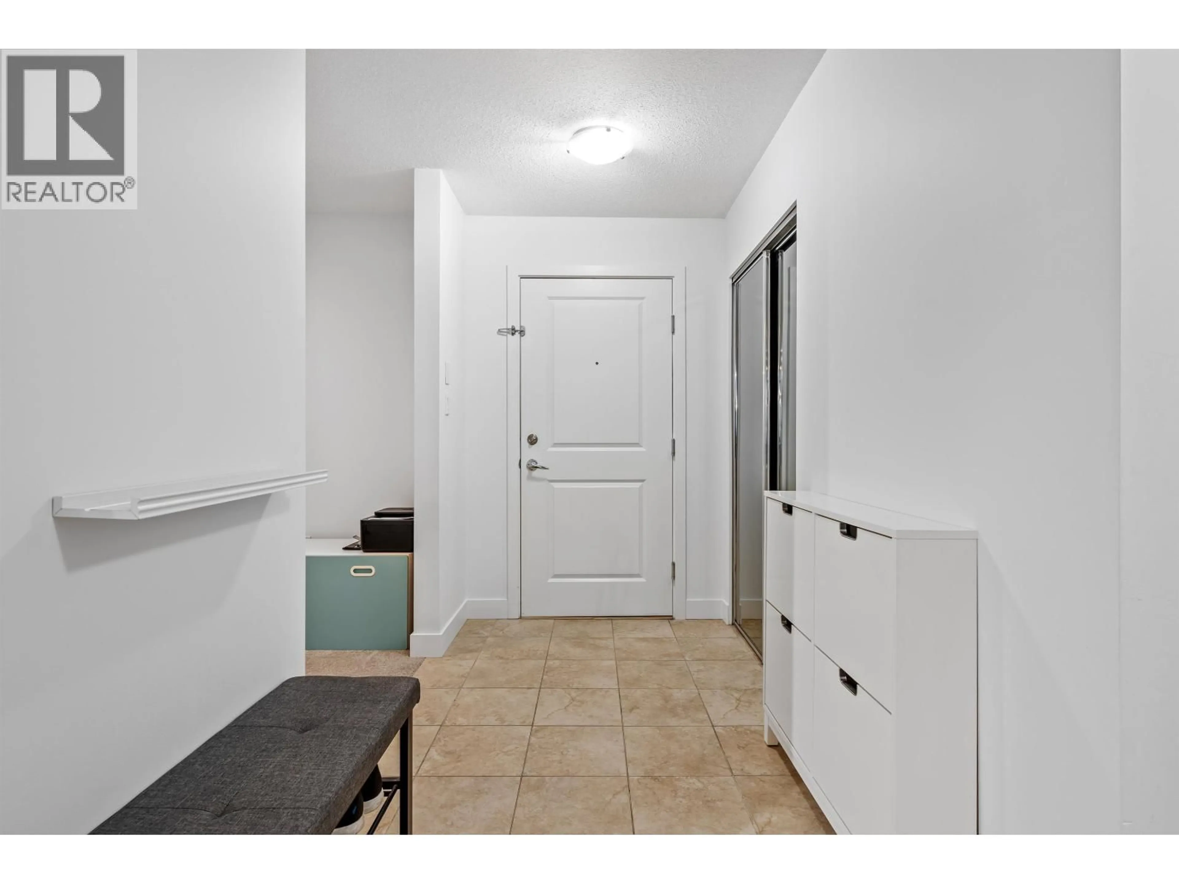 Indoor entryway for 126 - 19677 MEADOW GARDENS WAY, Pitt Meadows British Columbia V3Y0A2