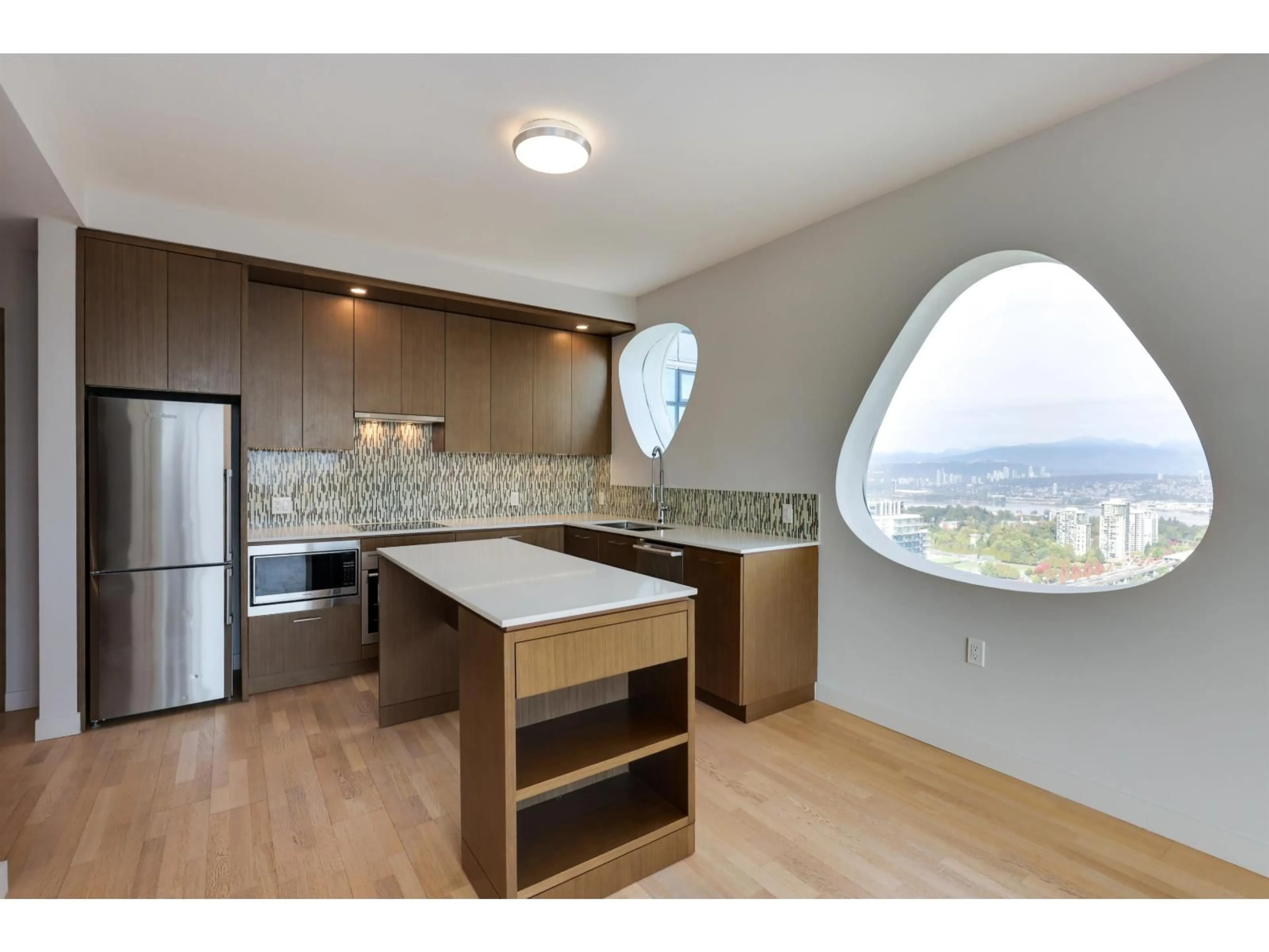 Open concept kitchen, ceramic/tile floor for 3301 - 13495 CENTRAL, Surrey British Columbia V3T0K2