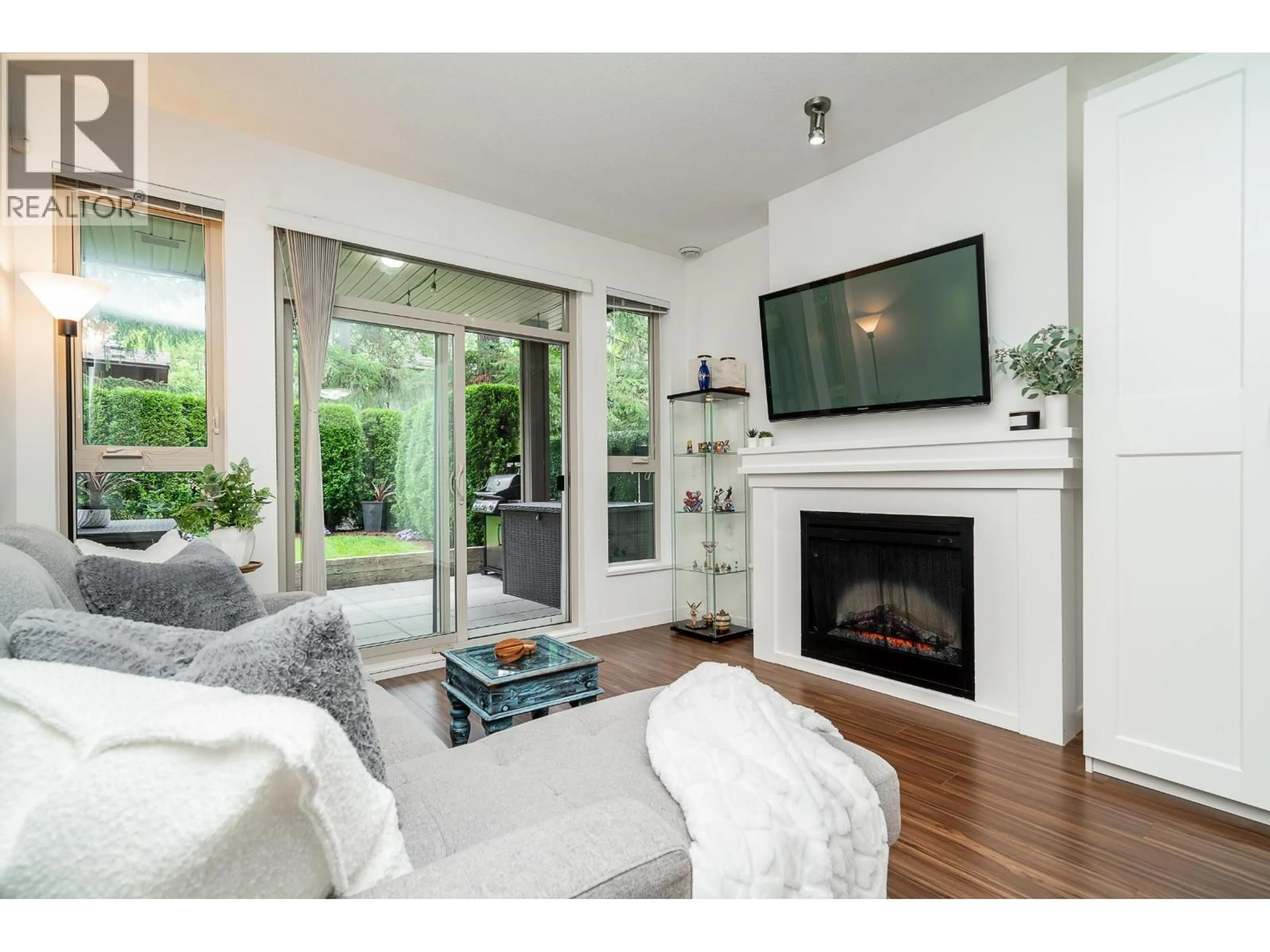 Living room with furniture, wood/laminate floor for 115 - 1150 KENSAL PLACE, Coquitlam British Columbia V3B0H4