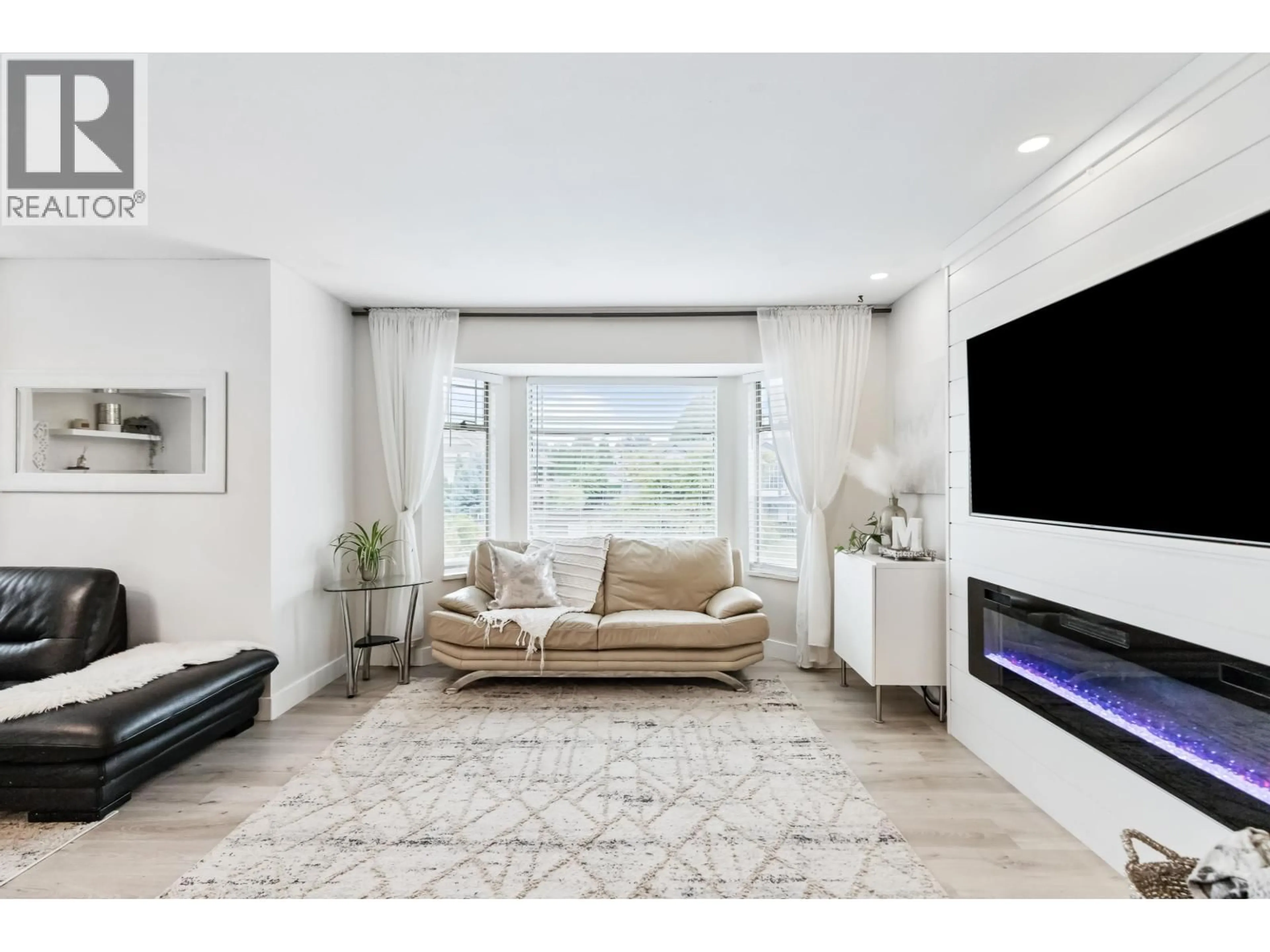 Living room with furniture, unknown for 12276 AURORA STREET, Maple Ridge British Columbia V2X0R2