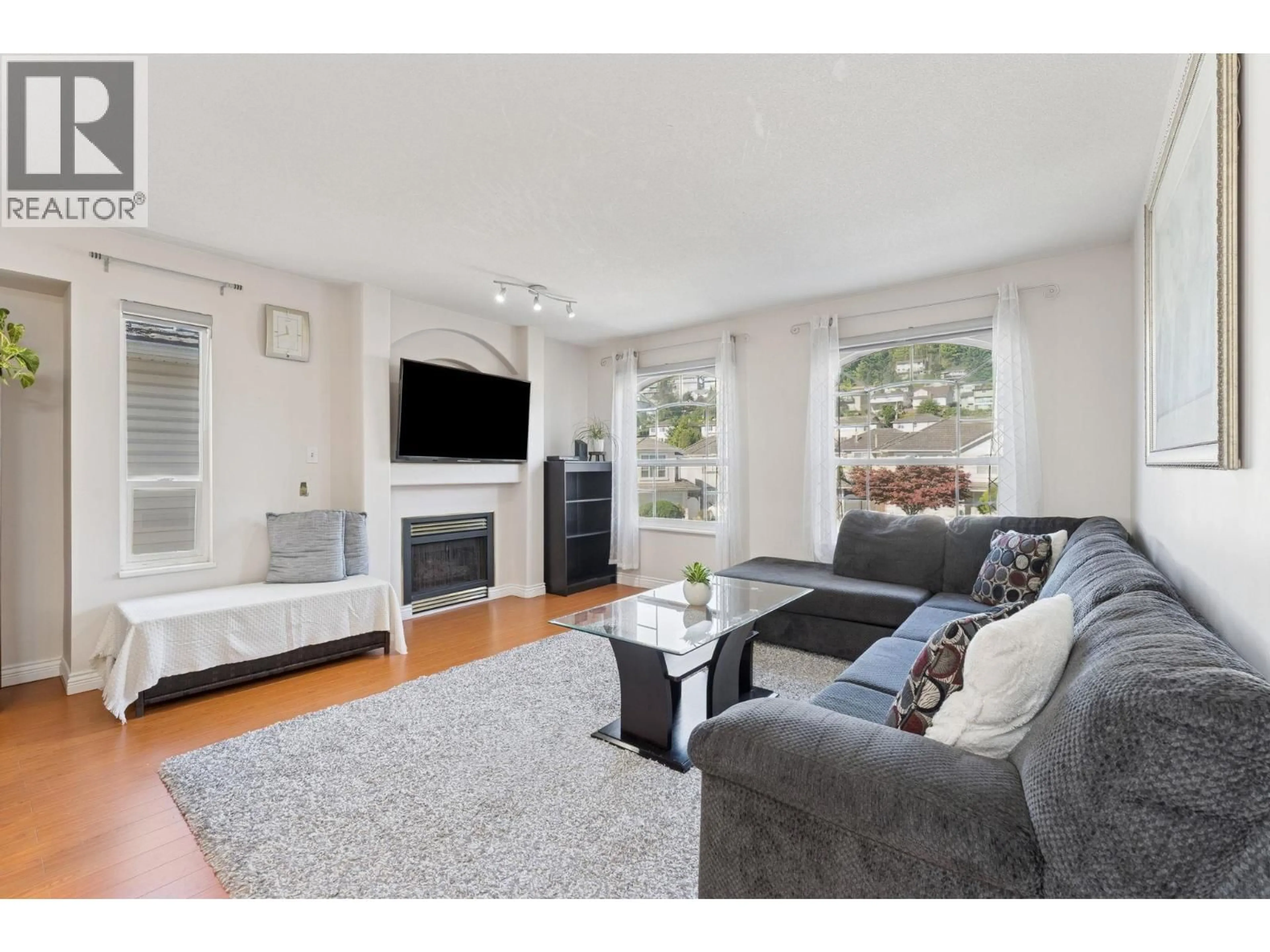 Living room with furniture, unknown for 132 SAN JUAN PLACE, Coquitlam British Columbia V3K6Y8