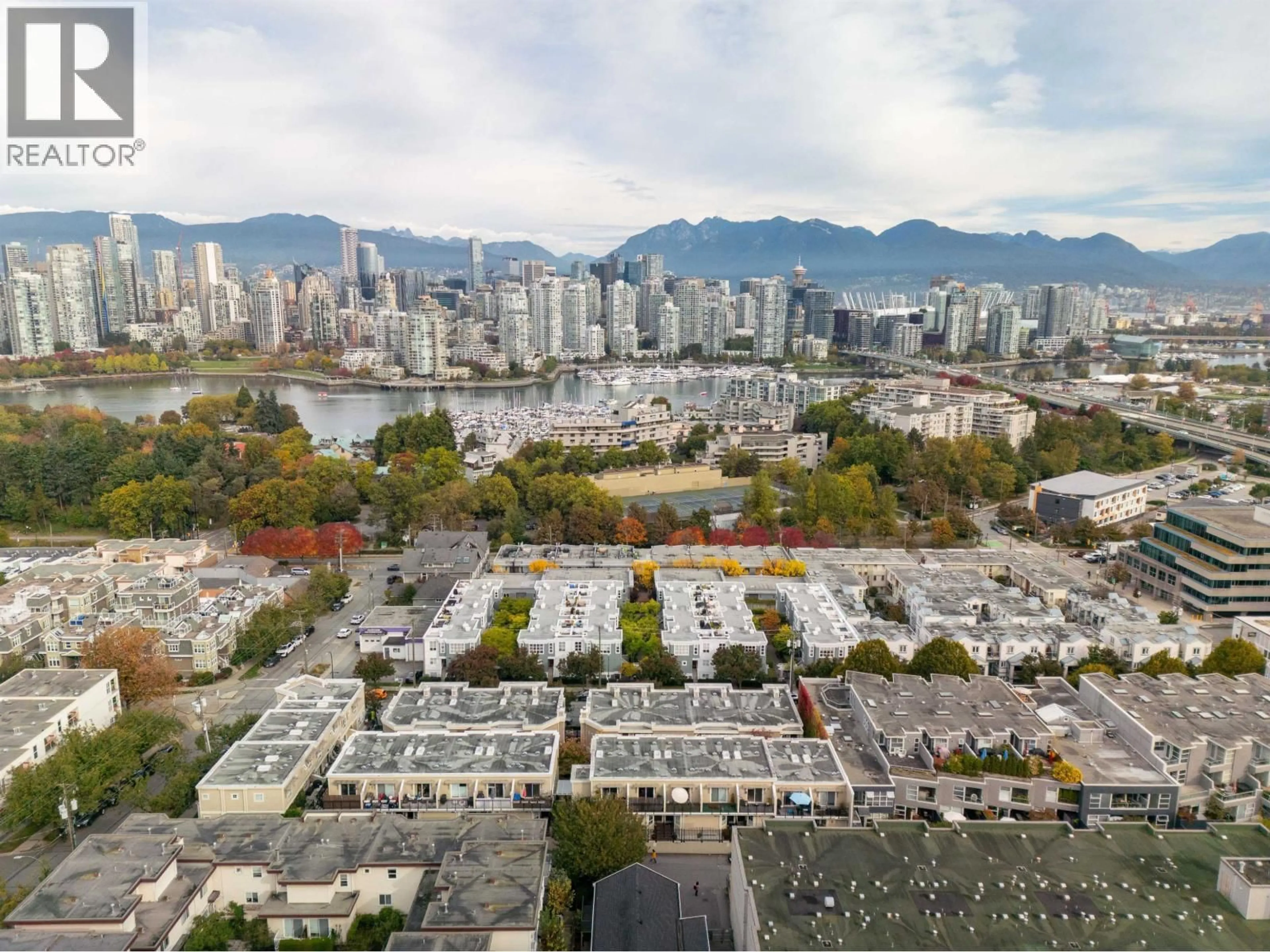 A pic from outside/outdoor area/front of a property/back of a property/a pic from drone, city buildings view from balcony for 317 - 678 7TH AVENUE, Vancouver British Columbia V5Z1B5