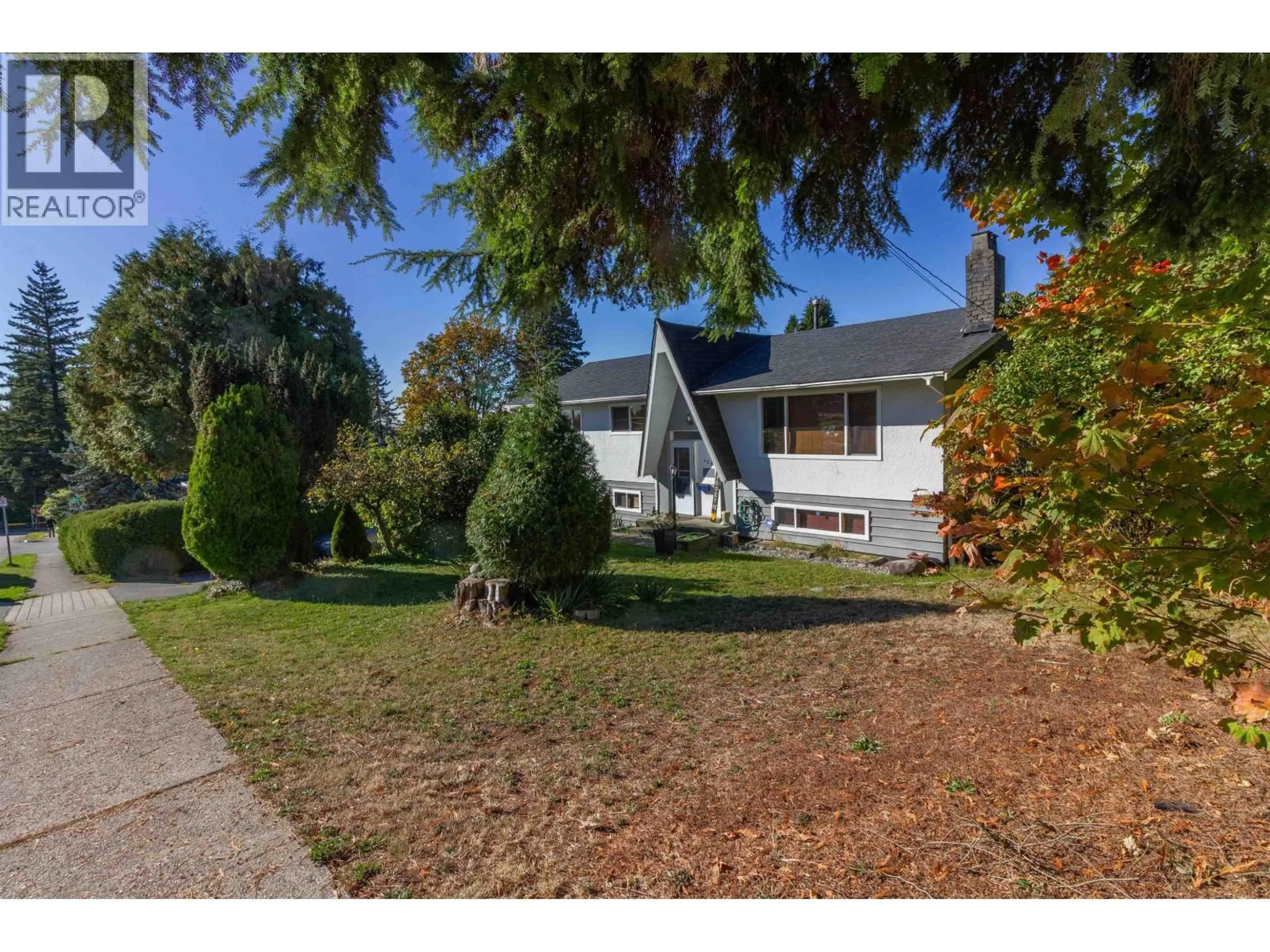 A pic from outside/outdoor area/front of a property/back of a property/a pic from drone, street for 406 SCHOOLHOUSE STREET, Coquitlam British Columbia V3K4Y6