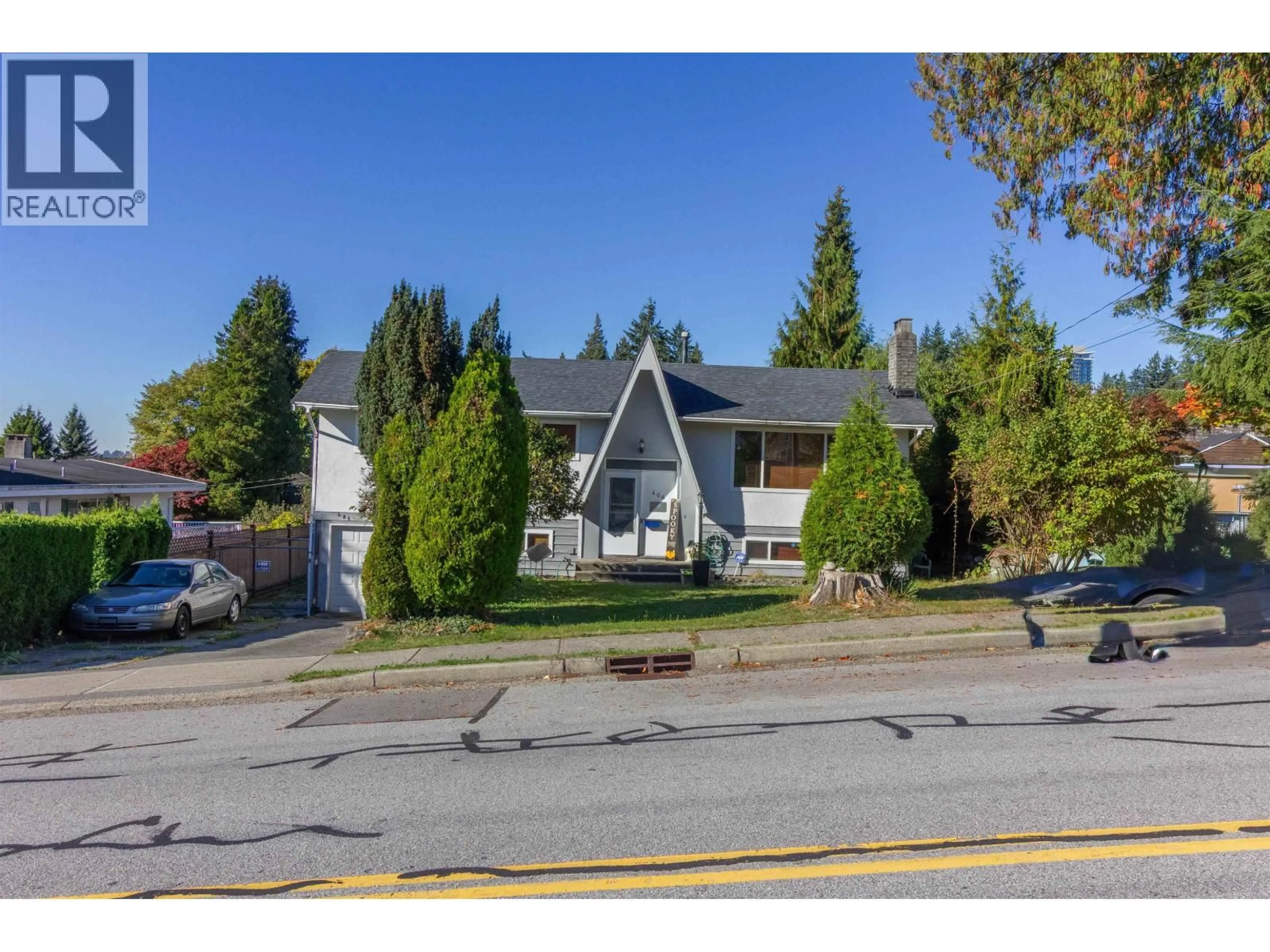 A pic from outside/outdoor area/front of a property/back of a property/a pic from drone, street for 406 SCHOOLHOUSE STREET, Coquitlam British Columbia V3K4Y6