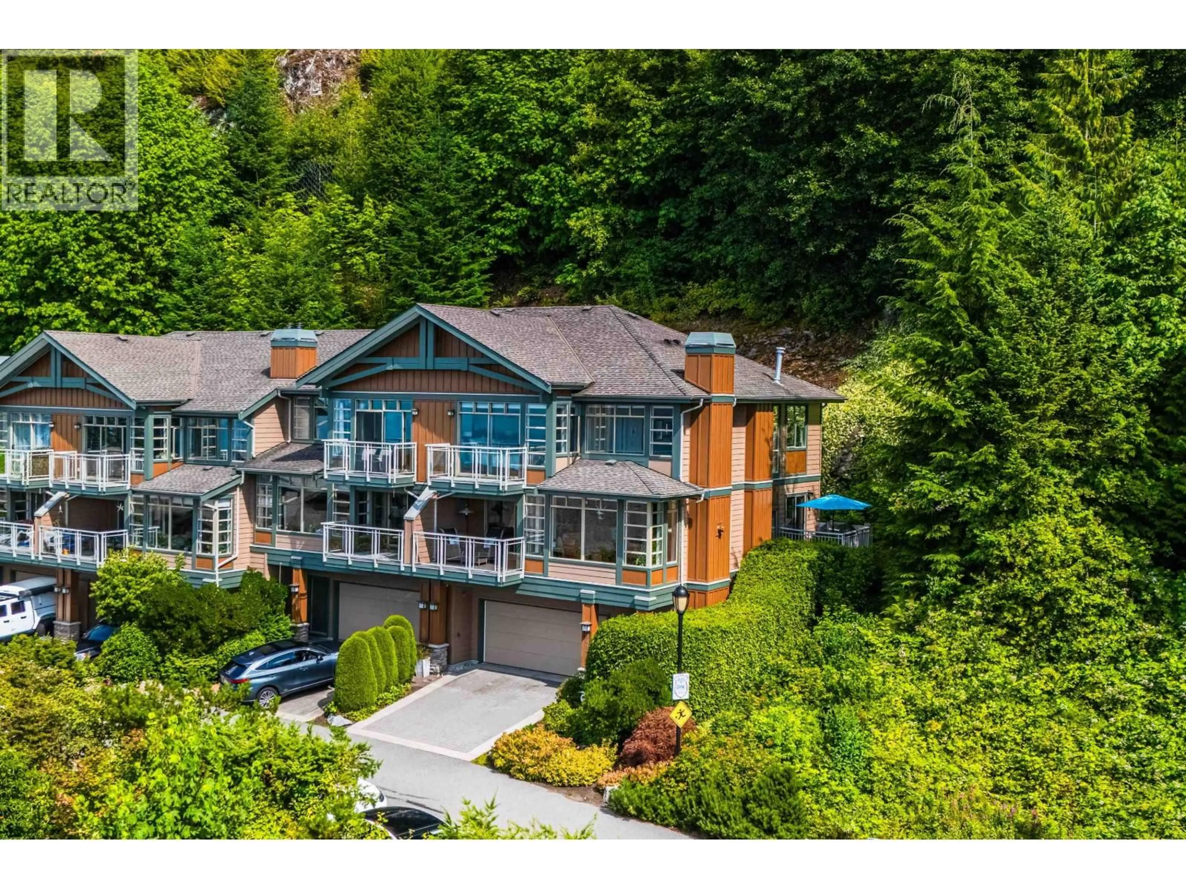 A pic from outside/outdoor area/front of a property/back of a property/a pic from drone, water/lake/river/ocean view for 8664 SEASCAPE DRIVE, West Vancouver British Columbia V7W3J7