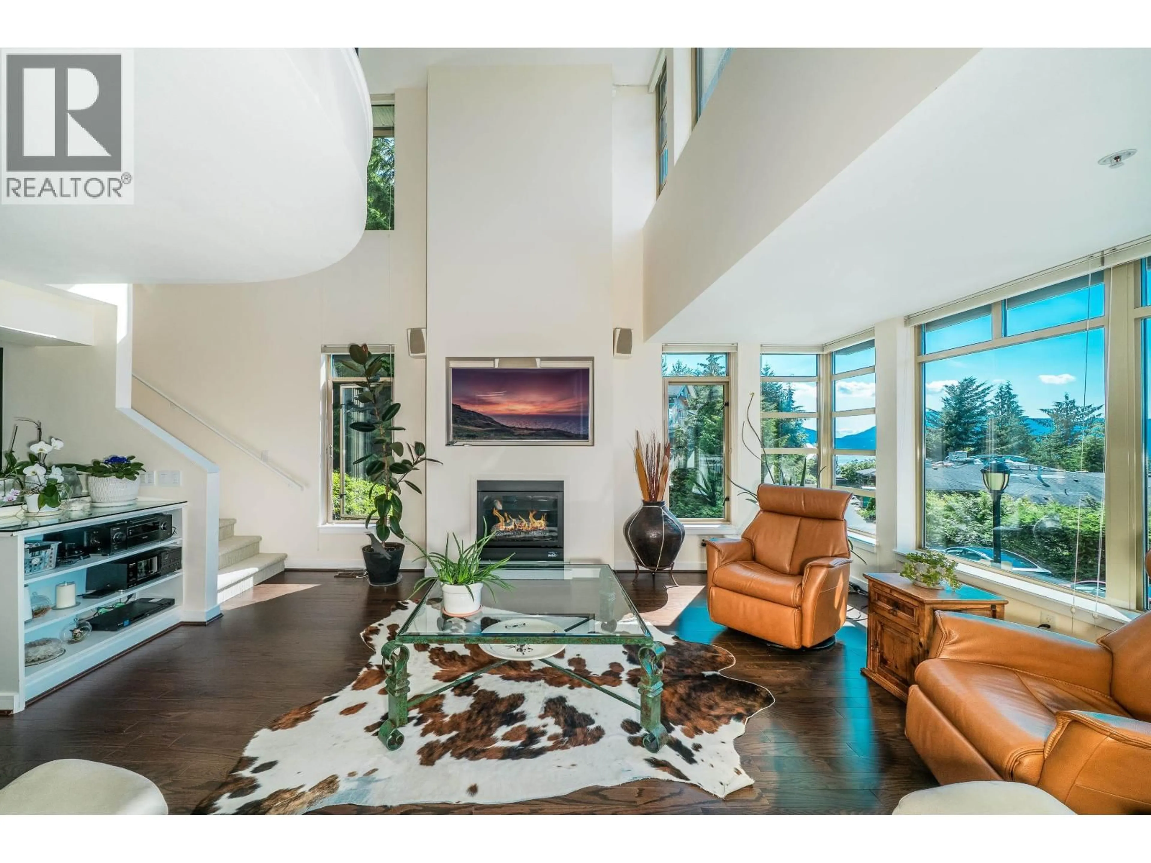 Living room with furniture, unknown for 8664 SEASCAPE DRIVE, West Vancouver British Columbia V7W3J7