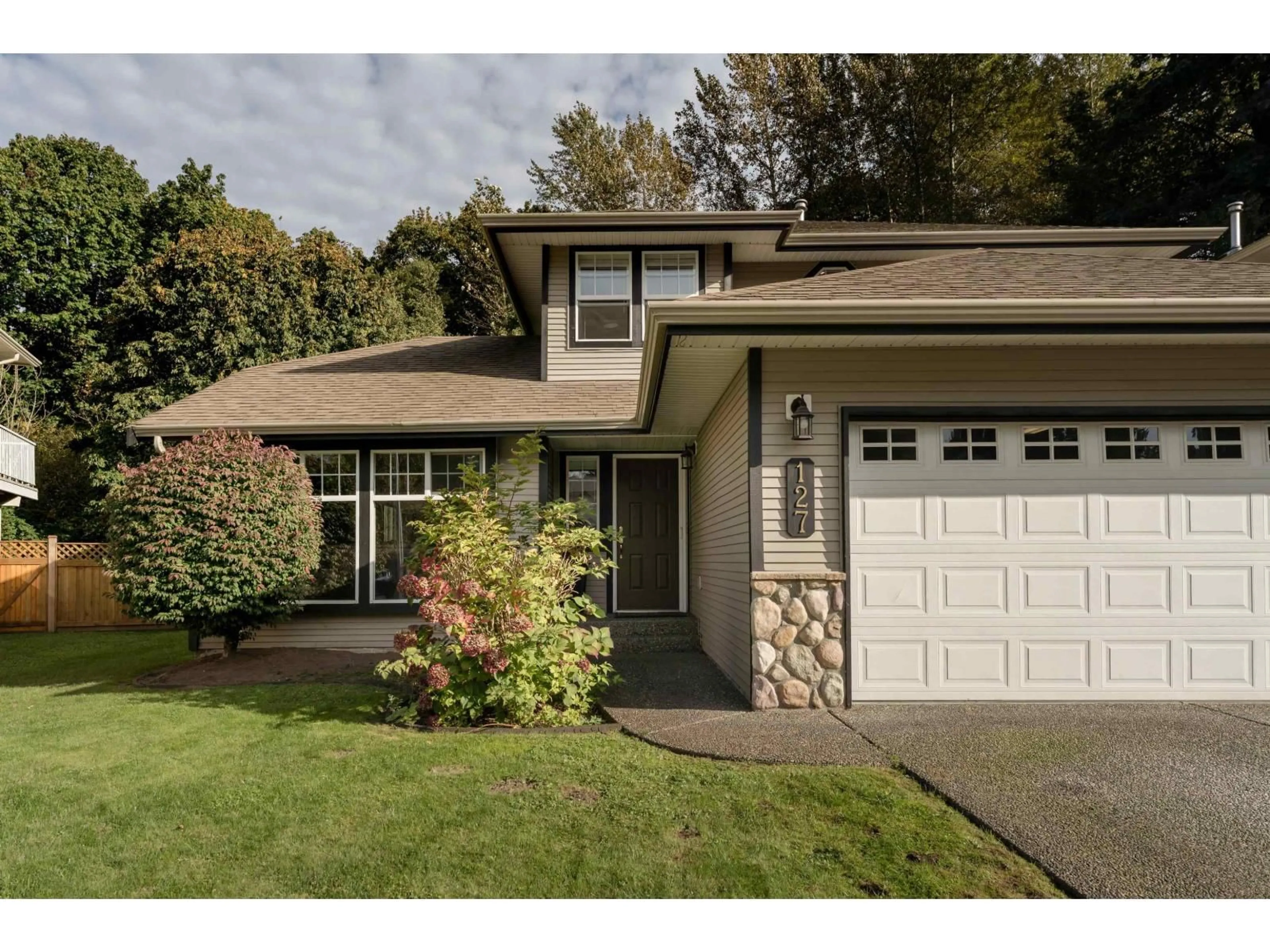 Home with vinyl exterior material, street for 127 - 43995 CHILLIWACK MOUNTAIN ROAD, Chilliwack British Columbia V2R5M1