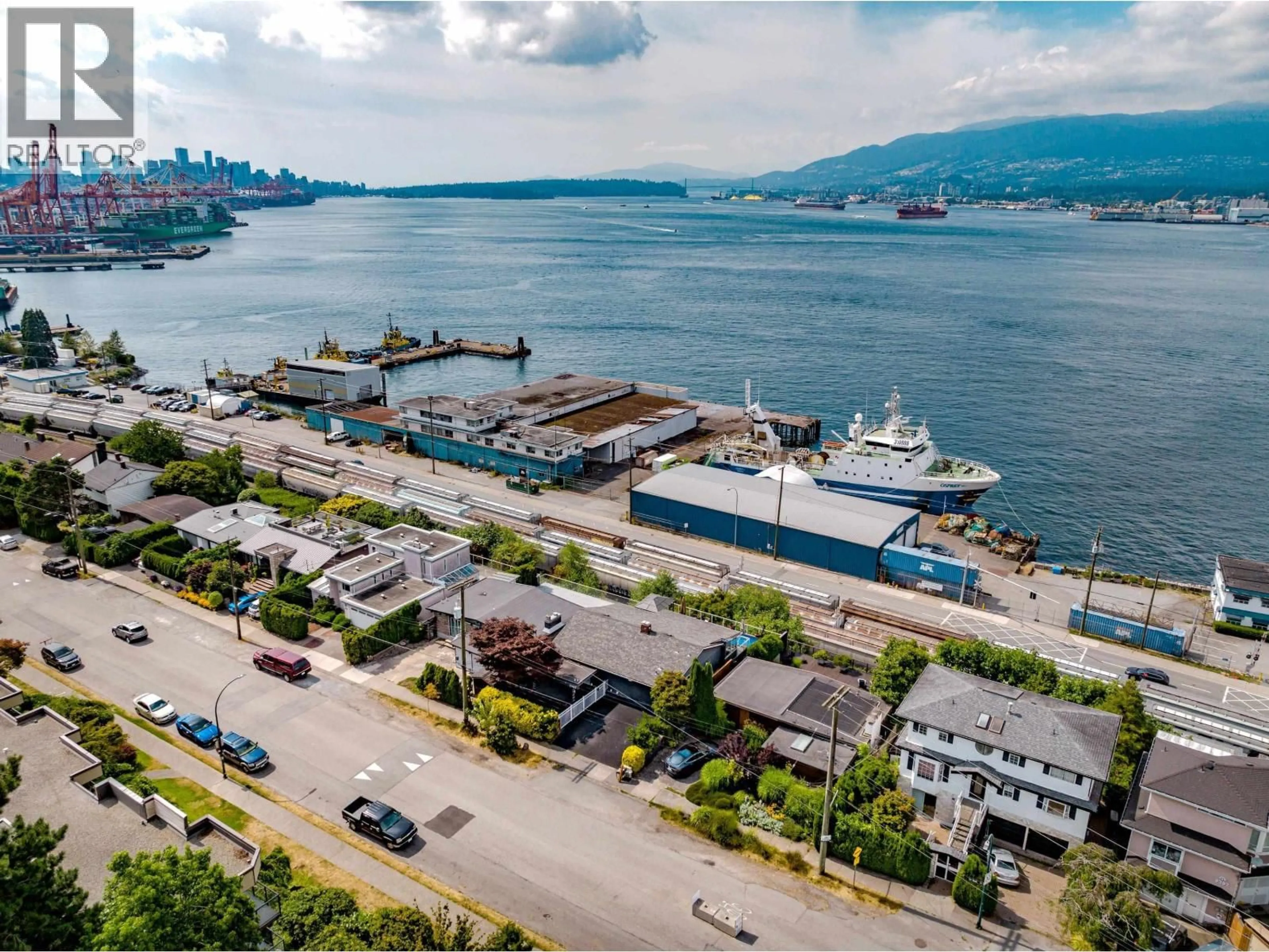 A pic from outside/outdoor area/front of a property/back of a property/a pic from drone, water/lake/river/ocean view for 2385 WALL STREET, Vancouver British Columbia V5L1B8
