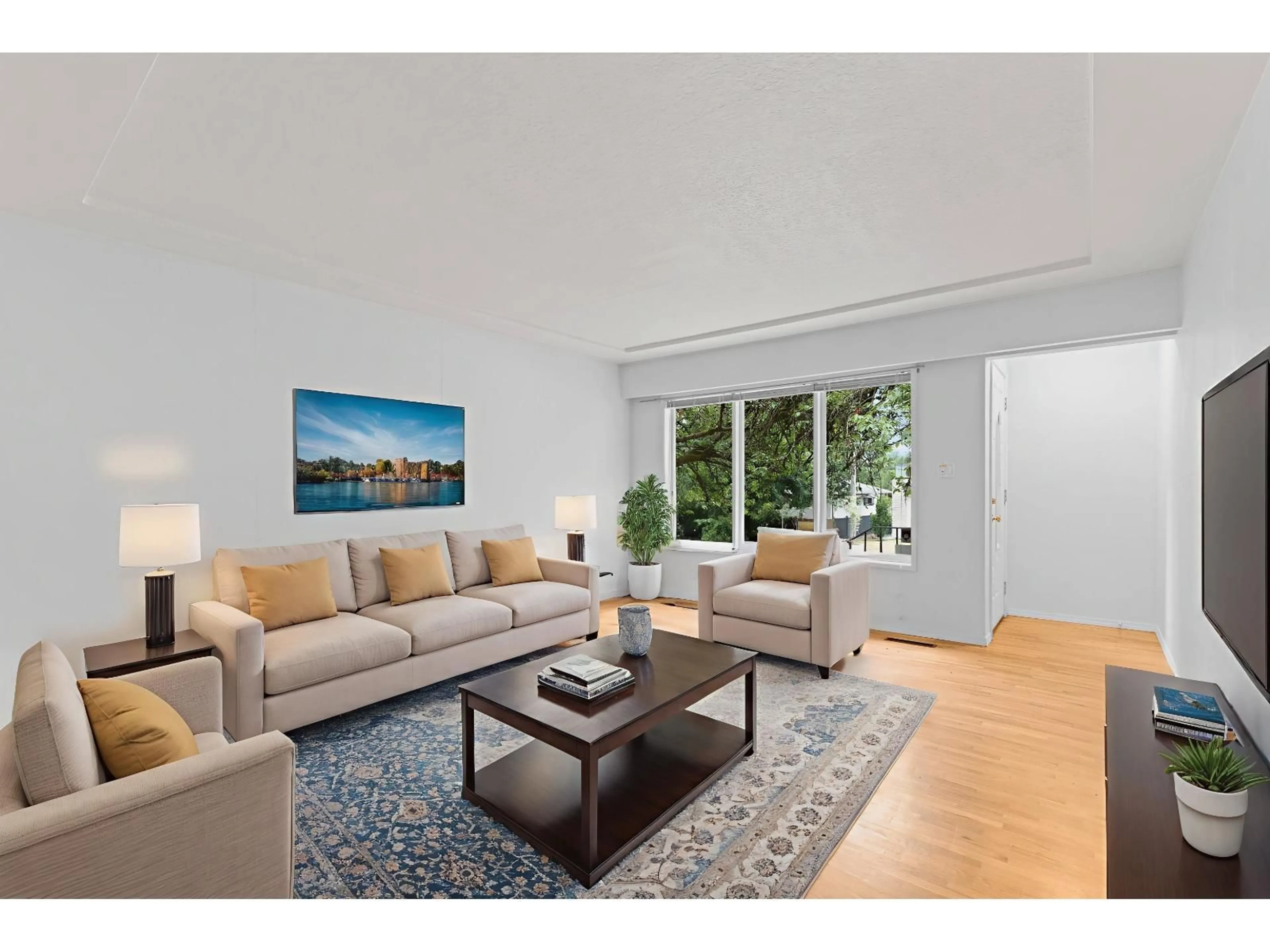 Living room with furniture, unknown for 14054 ANTRIM, Surrey British Columbia V3R5H7