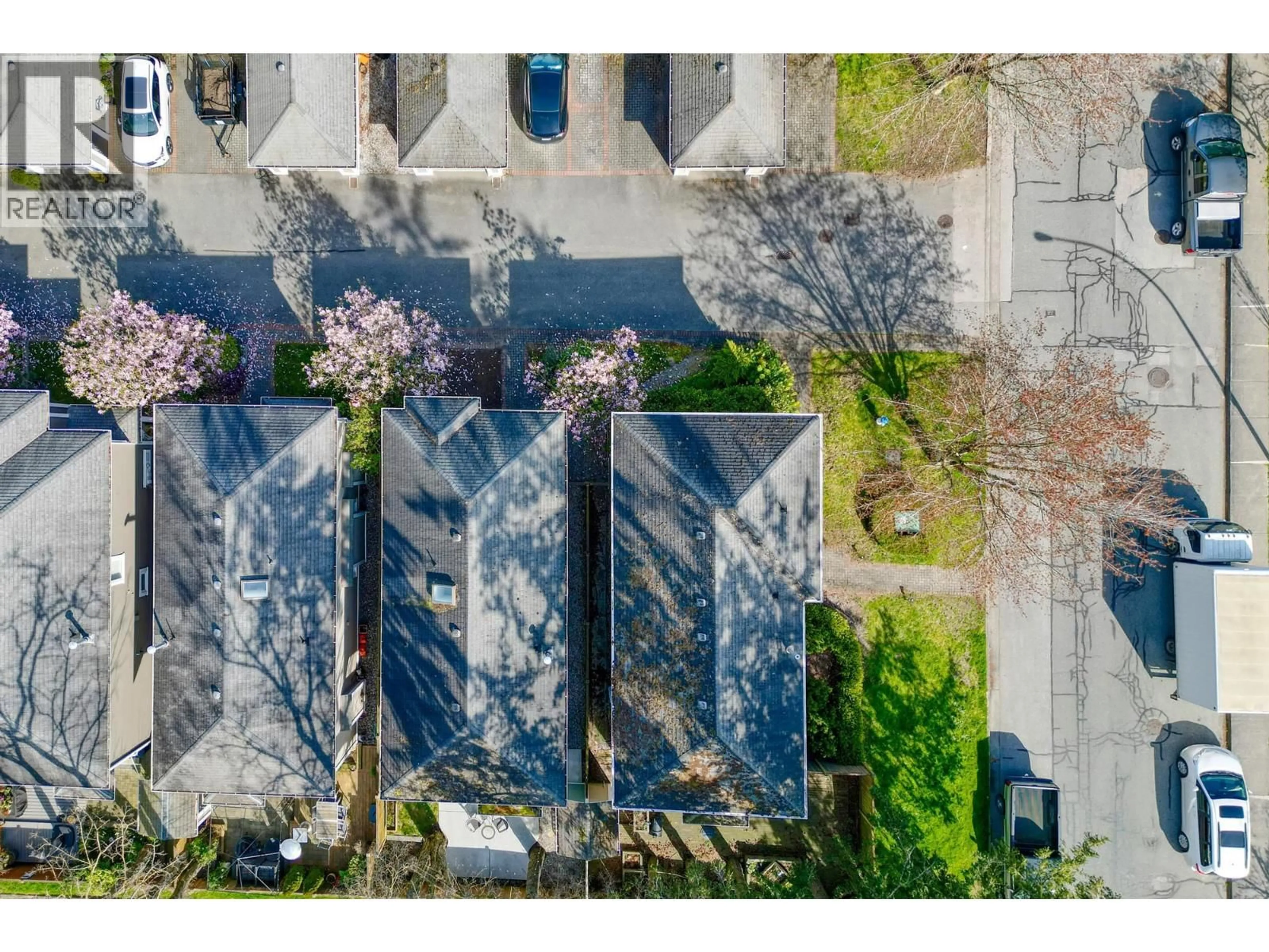 A pic from outside/outdoor area/front of a property/back of a property/a pic from drone, street for 5681 47A AVENUE, Delta British Columbia V4K4B5